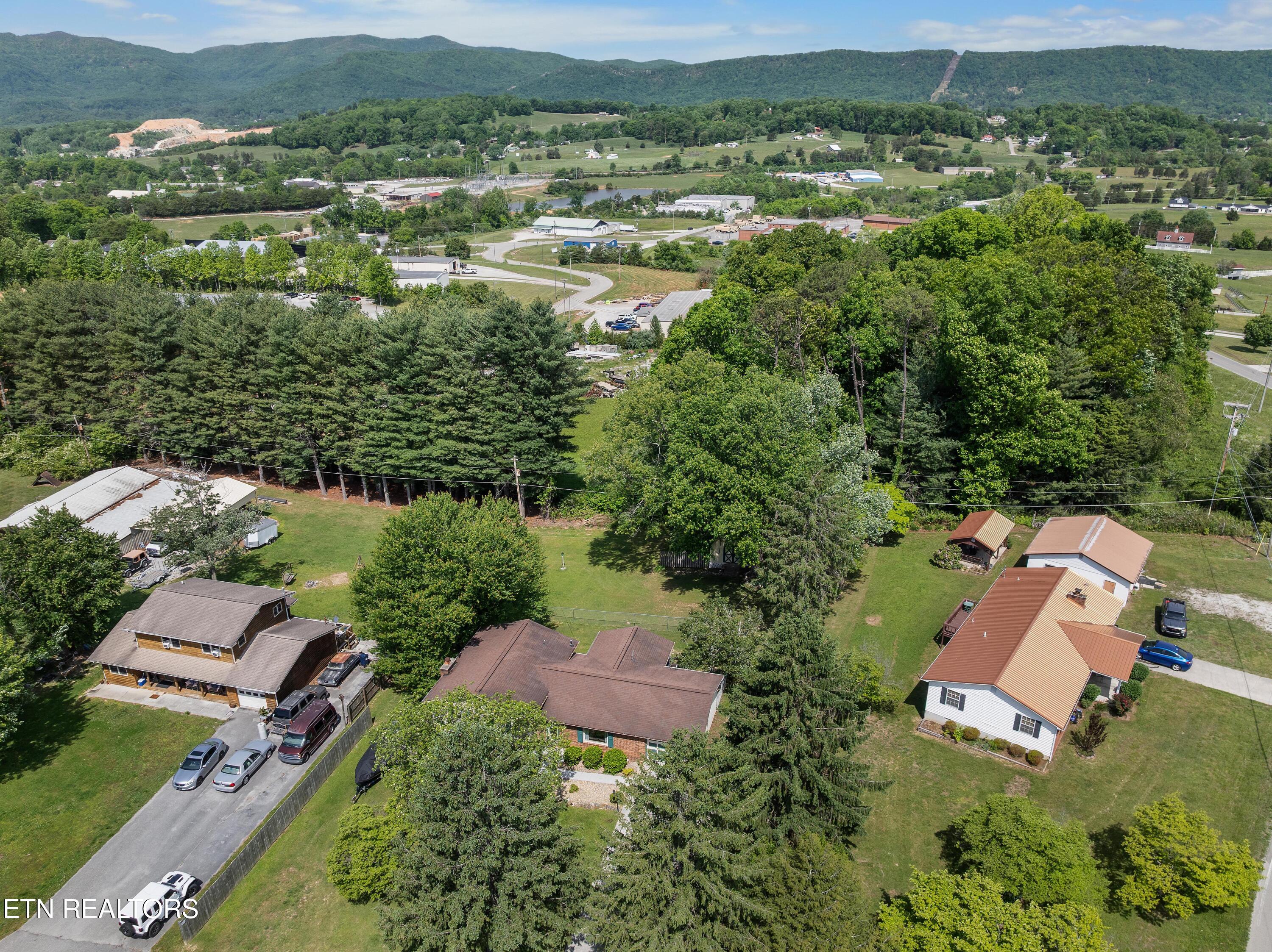 112 Shannon Road Jacksboro TN 37757