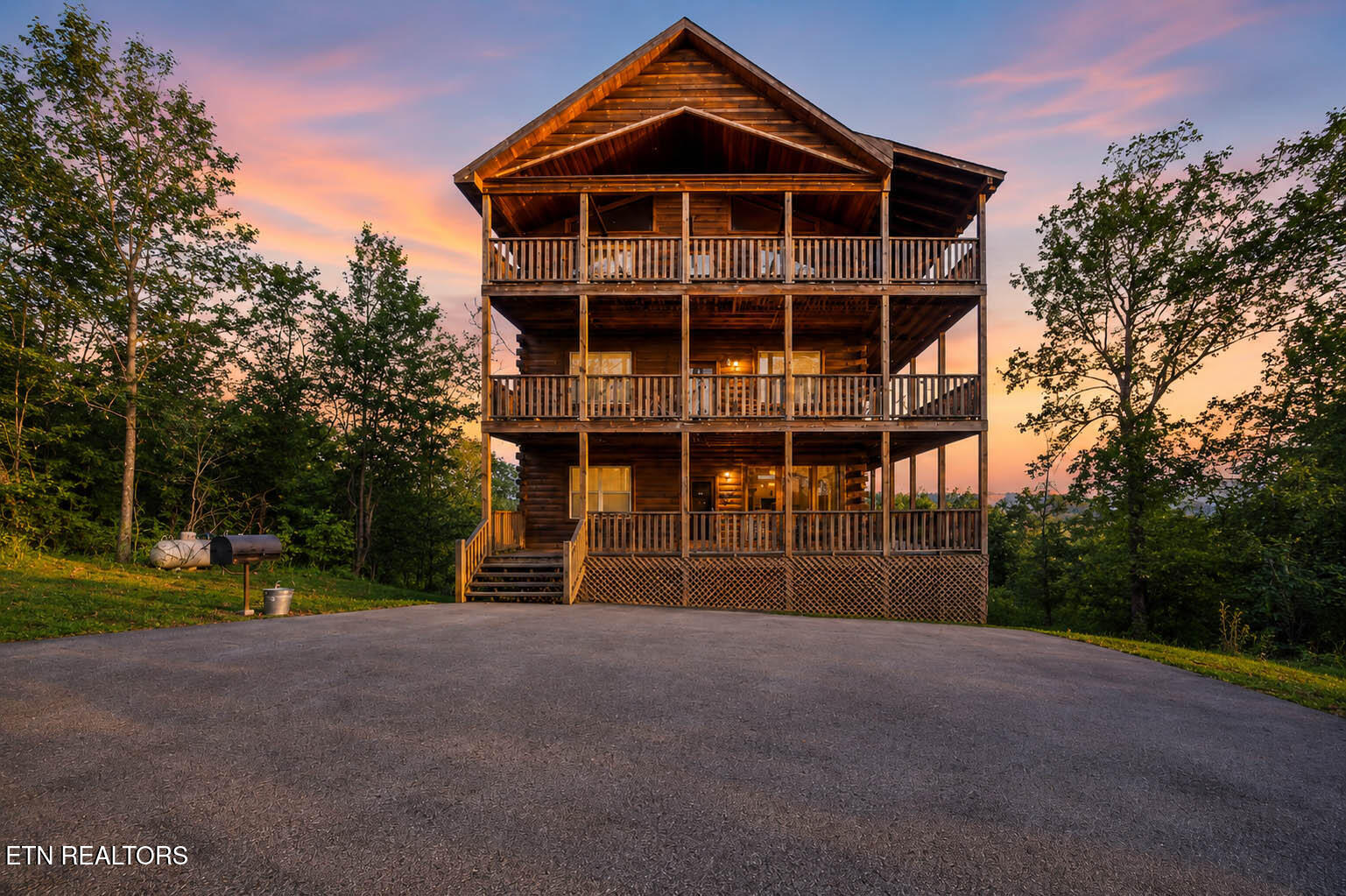 2022 Oakmont Drive Sevierville TN 37876