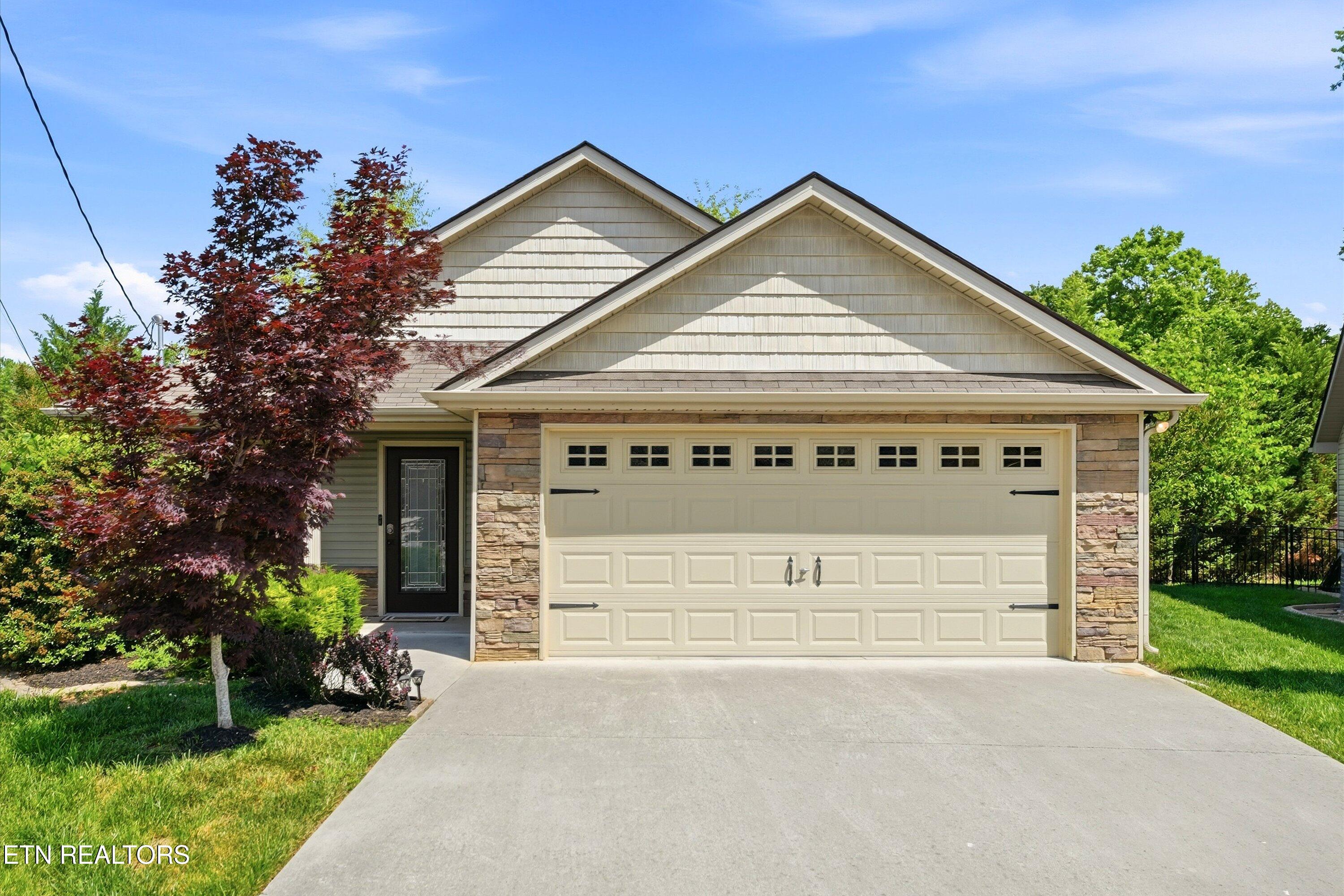 1724 Cove Oak Lane Knoxville TN 37909