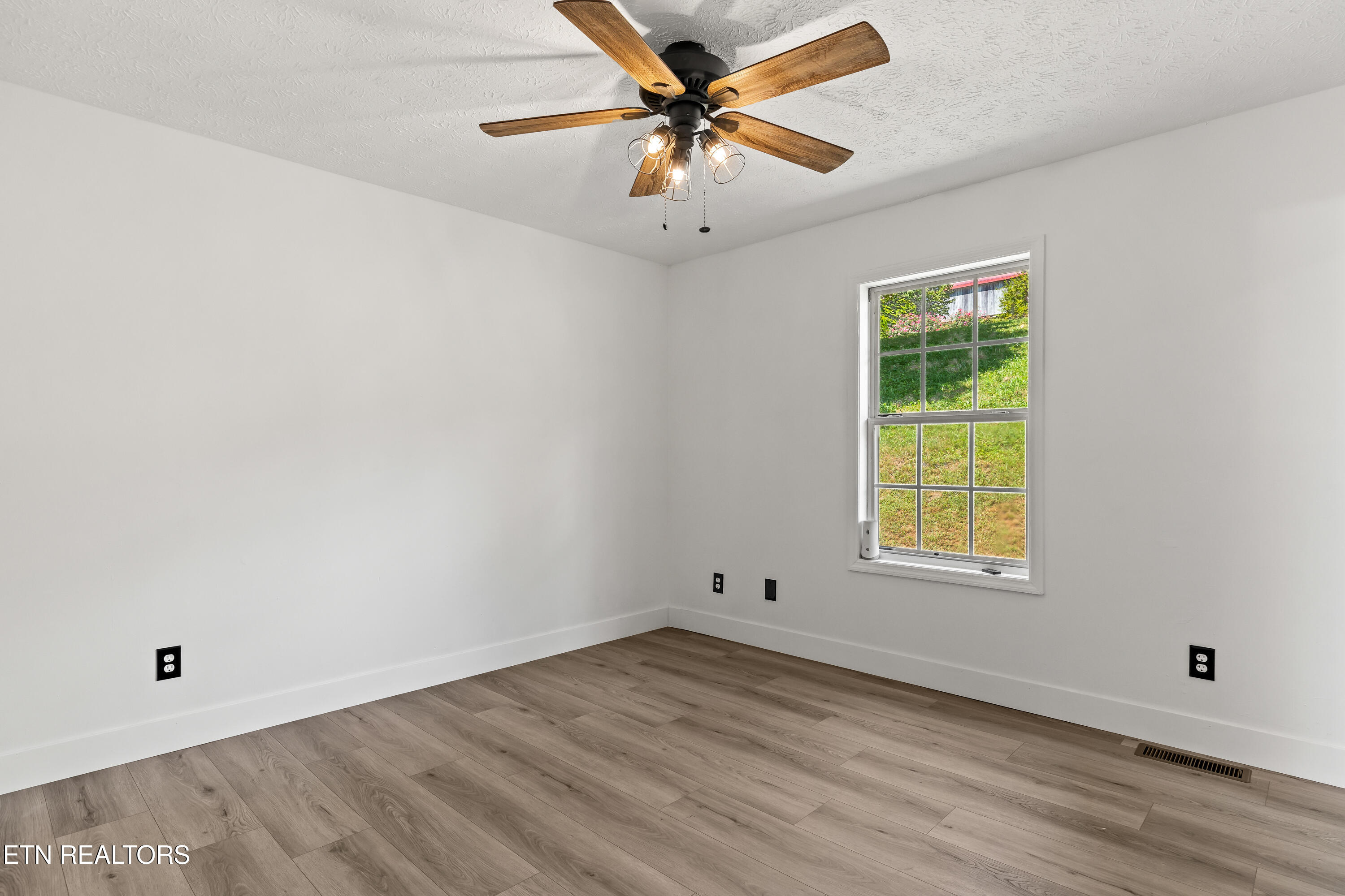 303 N 16th Street Lafollette TN 37766