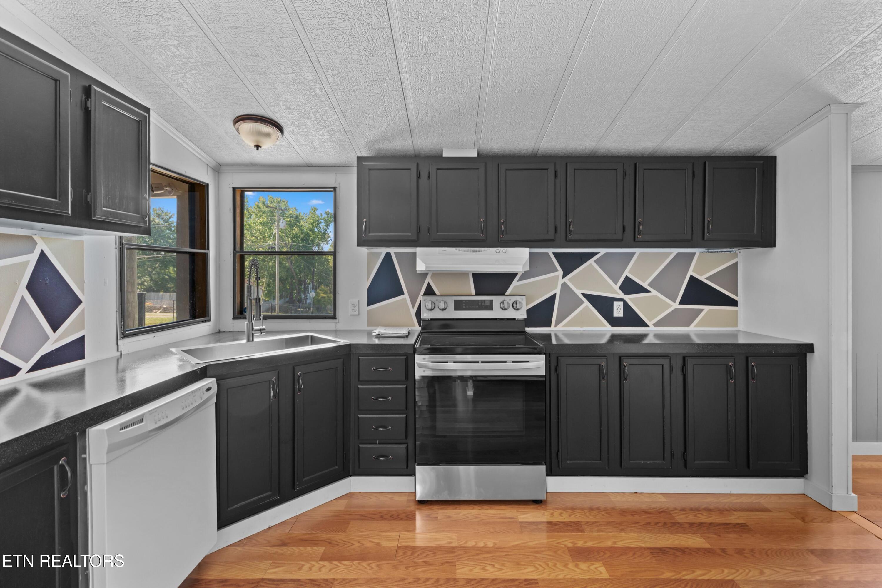 1424 River Breeze Drive Sevierville TN 37876