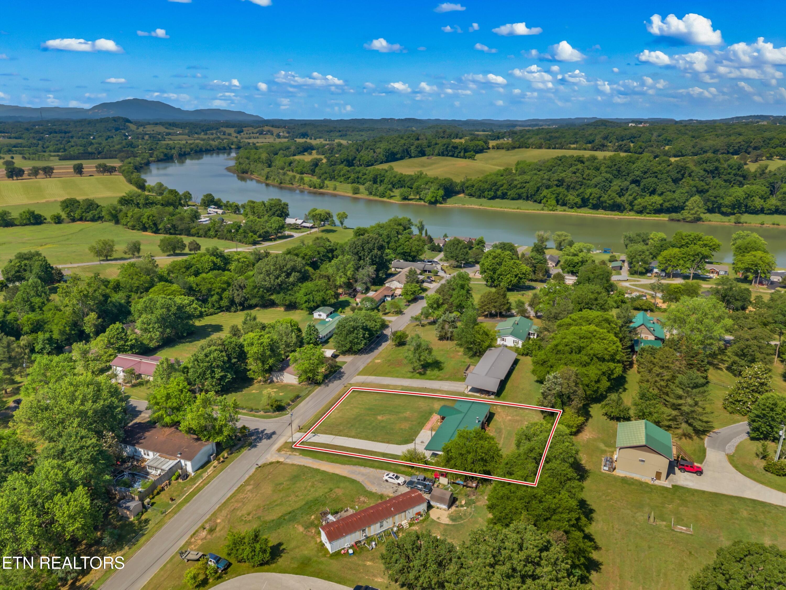 1424 River Breeze Drive Sevierville TN 37876