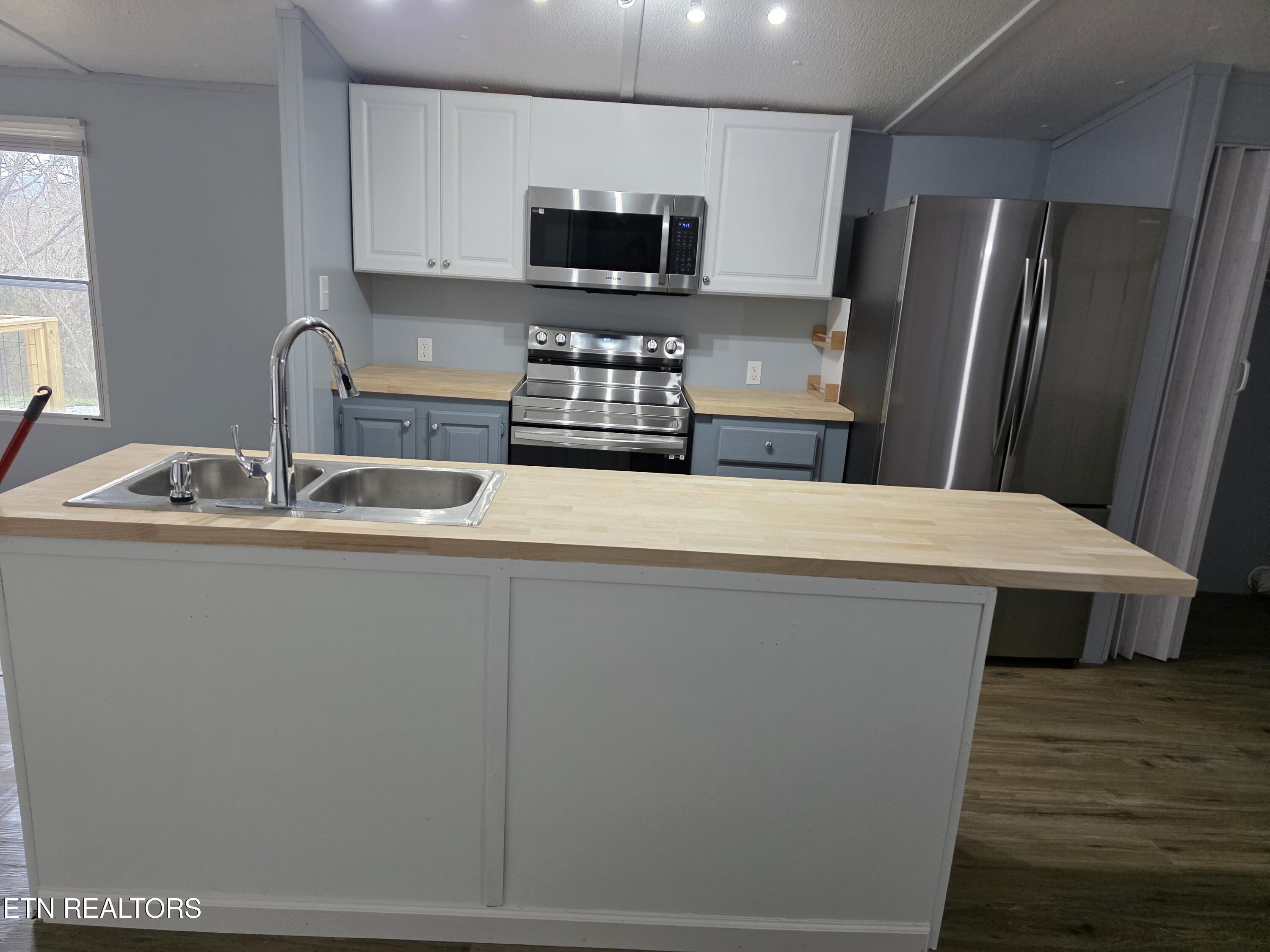 1288 Maiden Lane Lane Jellico TN 37762