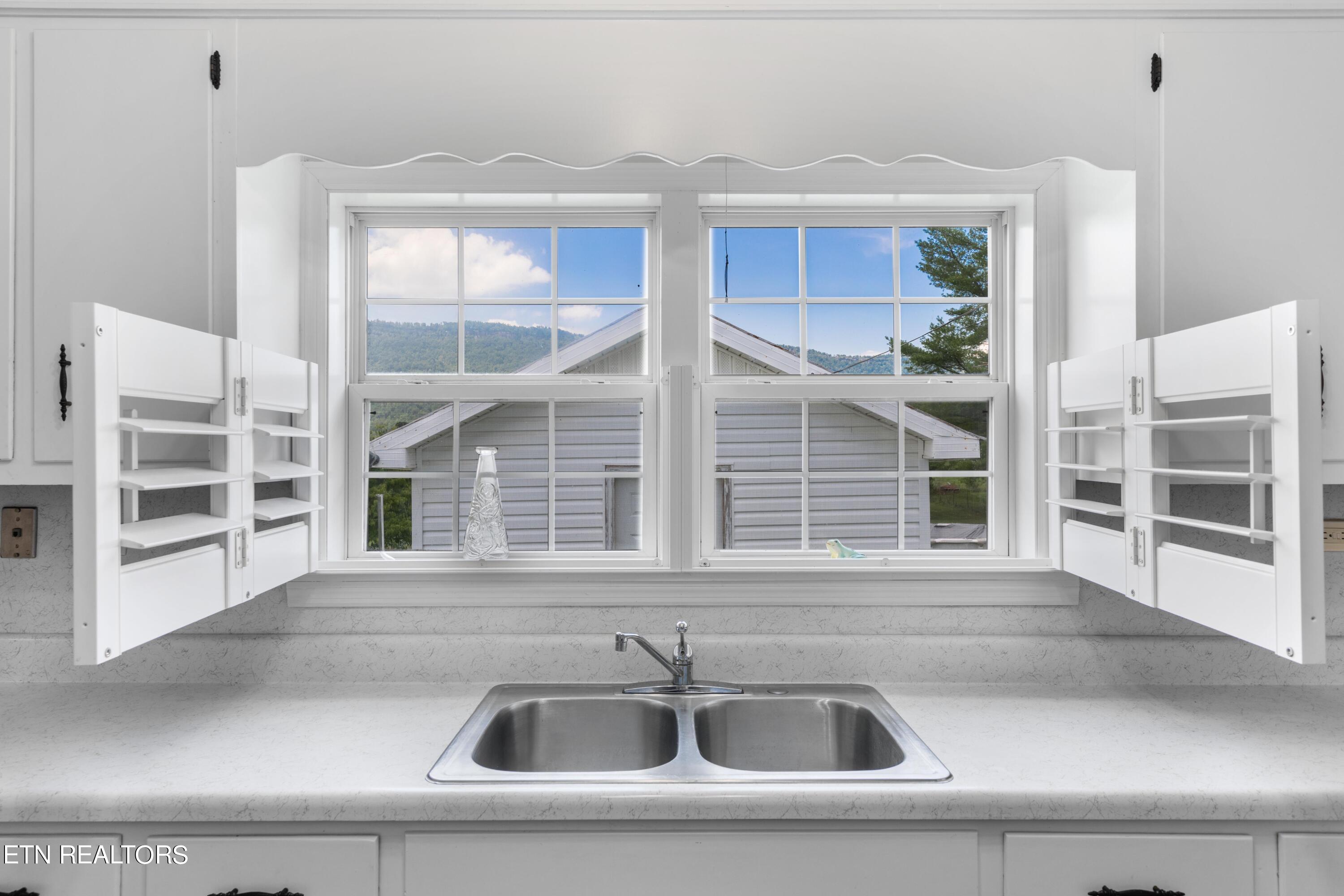 693 Old Middlesboro Highway Lafollette TN 37766