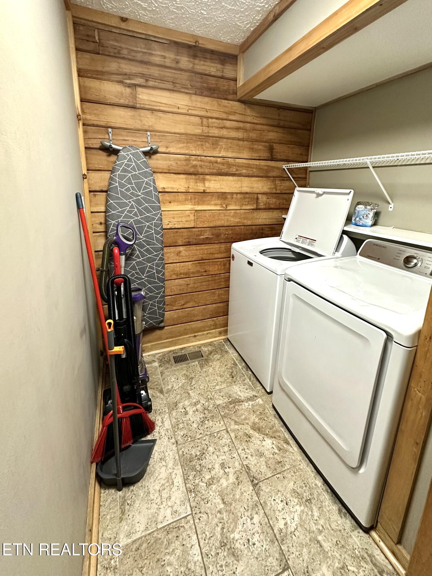 210 S Smoky Mountain Way Sevierville TN 37876