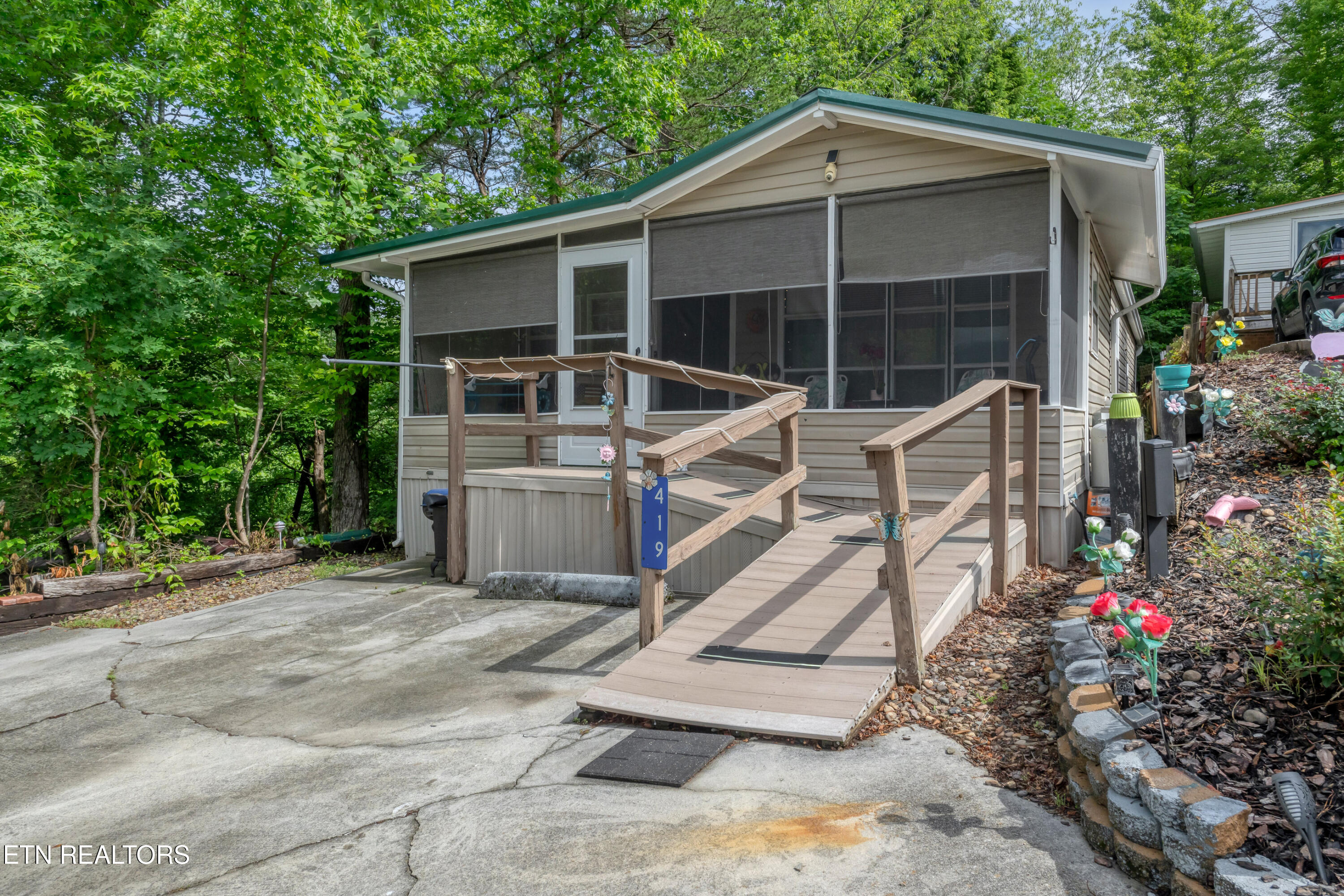 419 Mountain Thrush Drive Townsend TN 37882