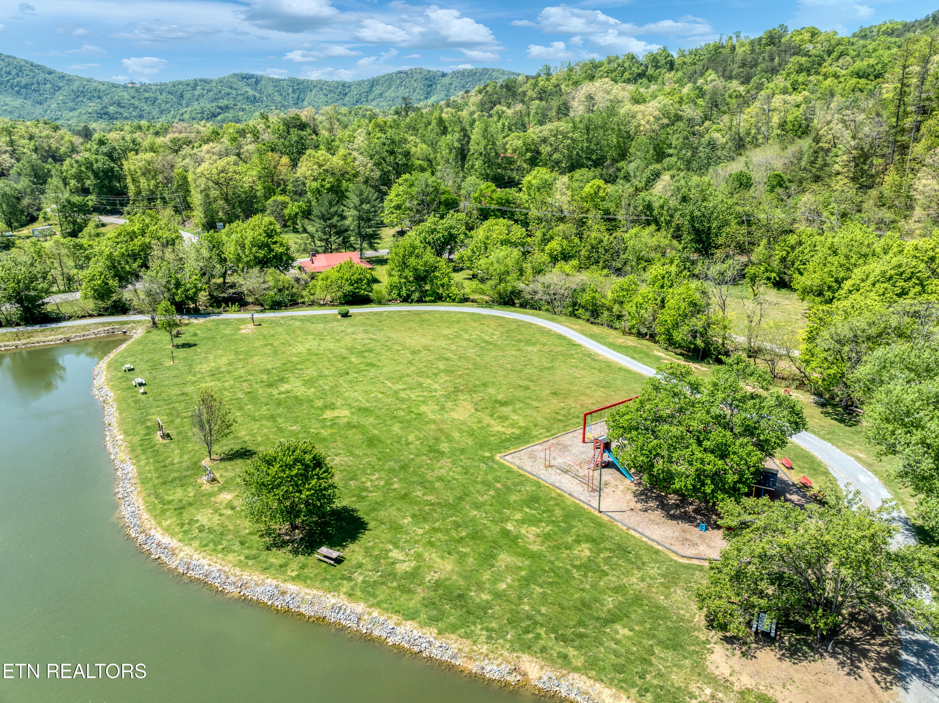 419 Mountain Thrush Drive Townsend TN 37882