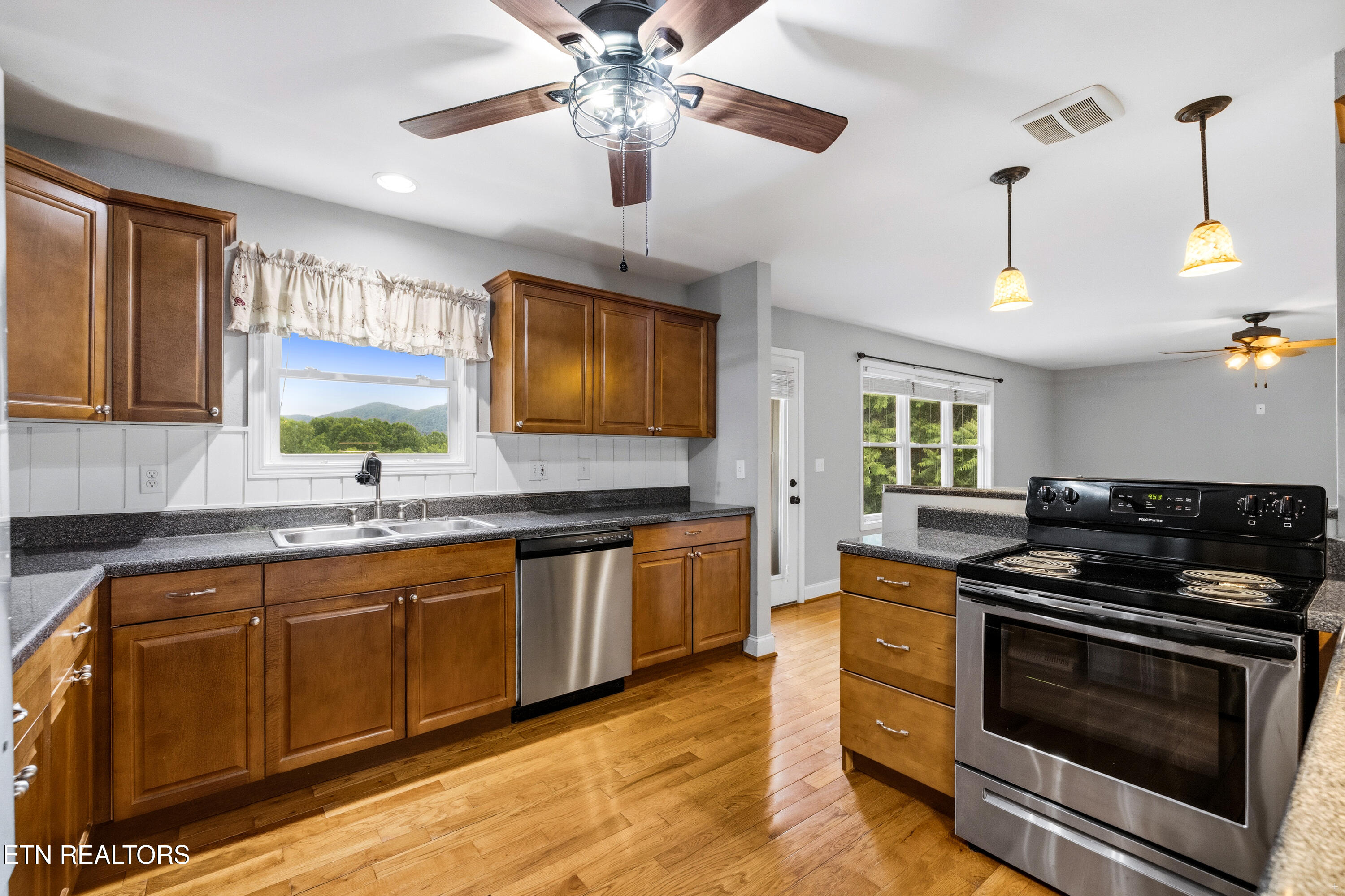 212 Poppy Hill Lane Lafollette TN 37766