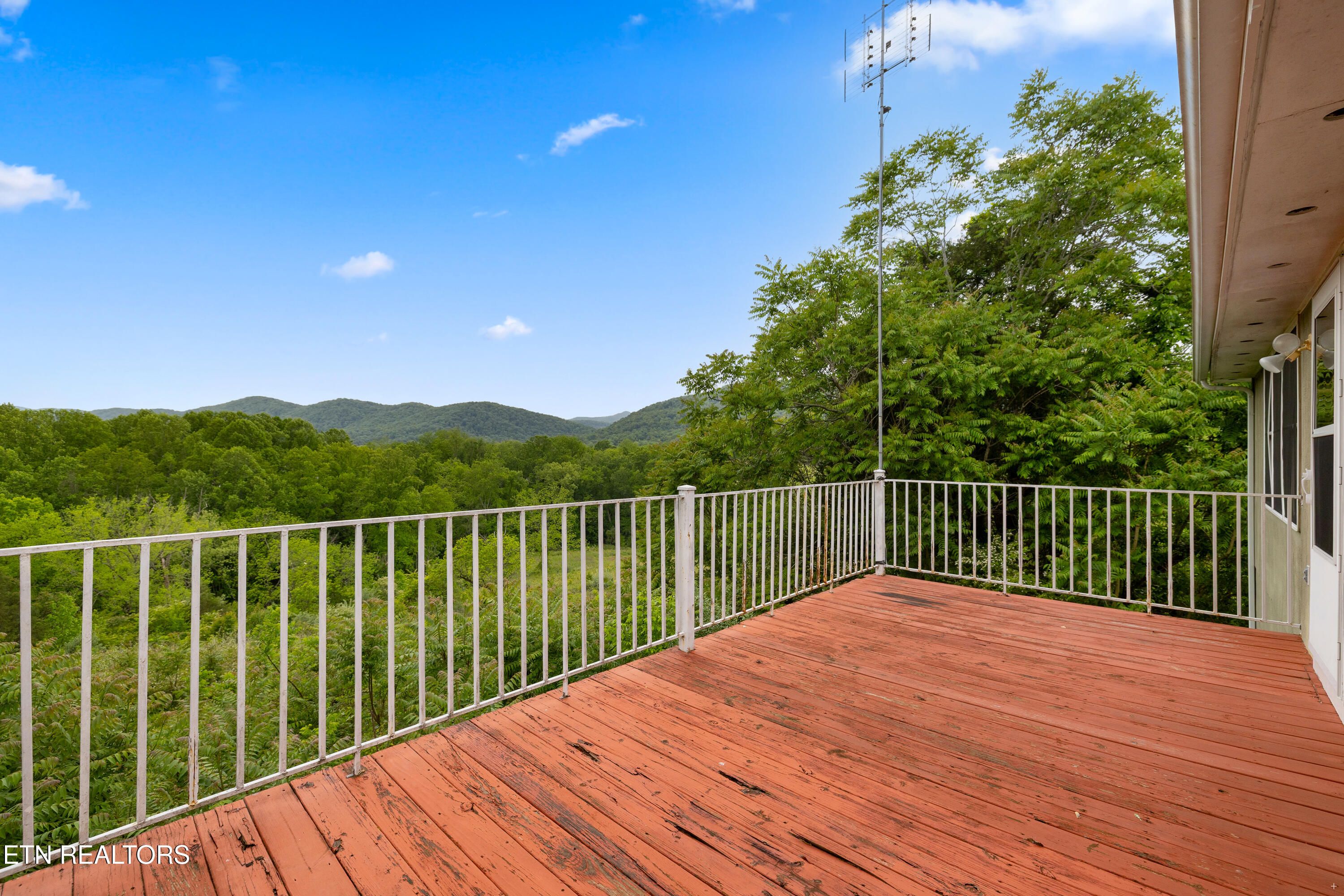 212 Poppy Hill Lane Lafollette TN 37766