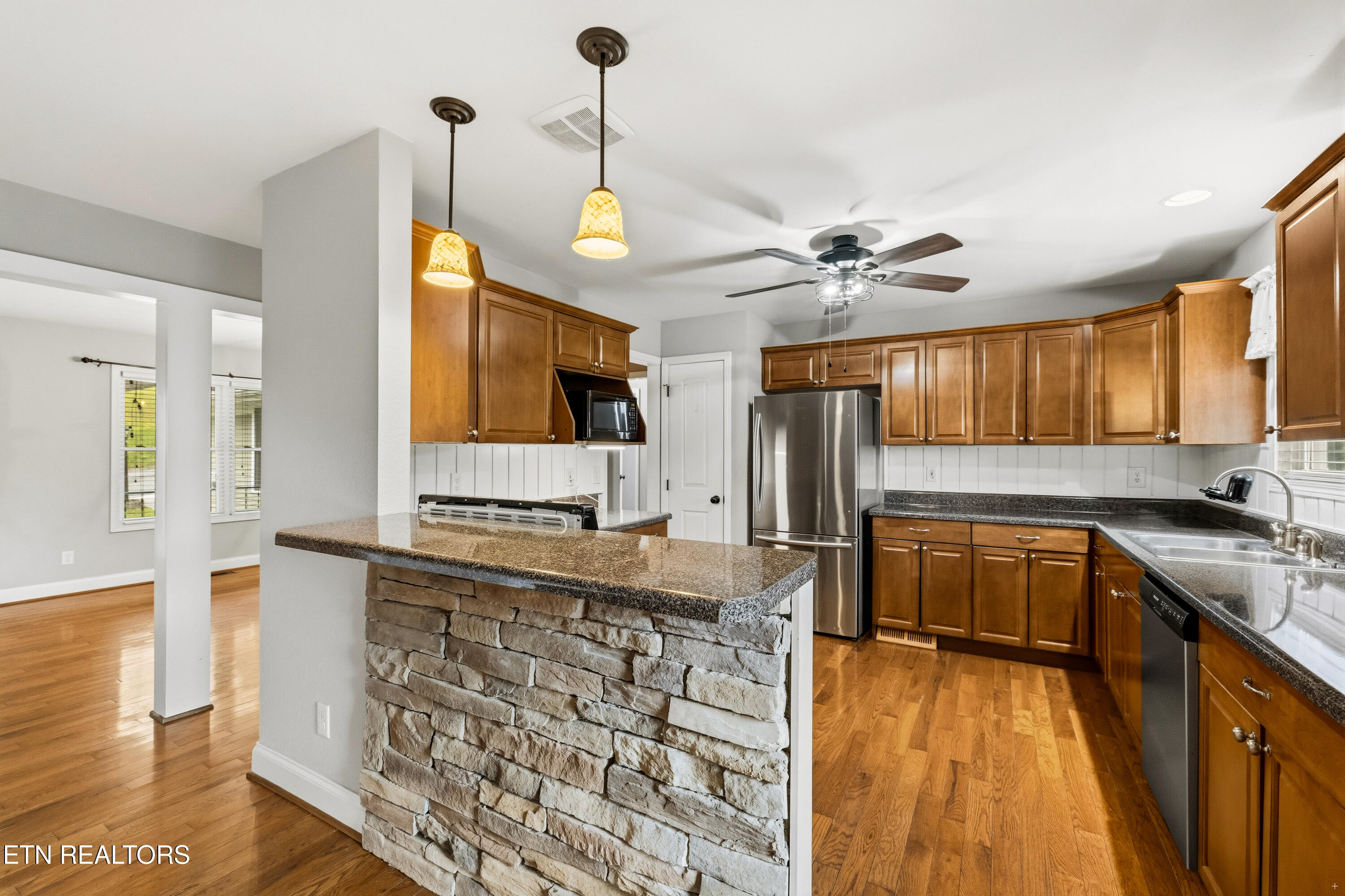 212 Poppy Hill Lane Lafollette TN 37766