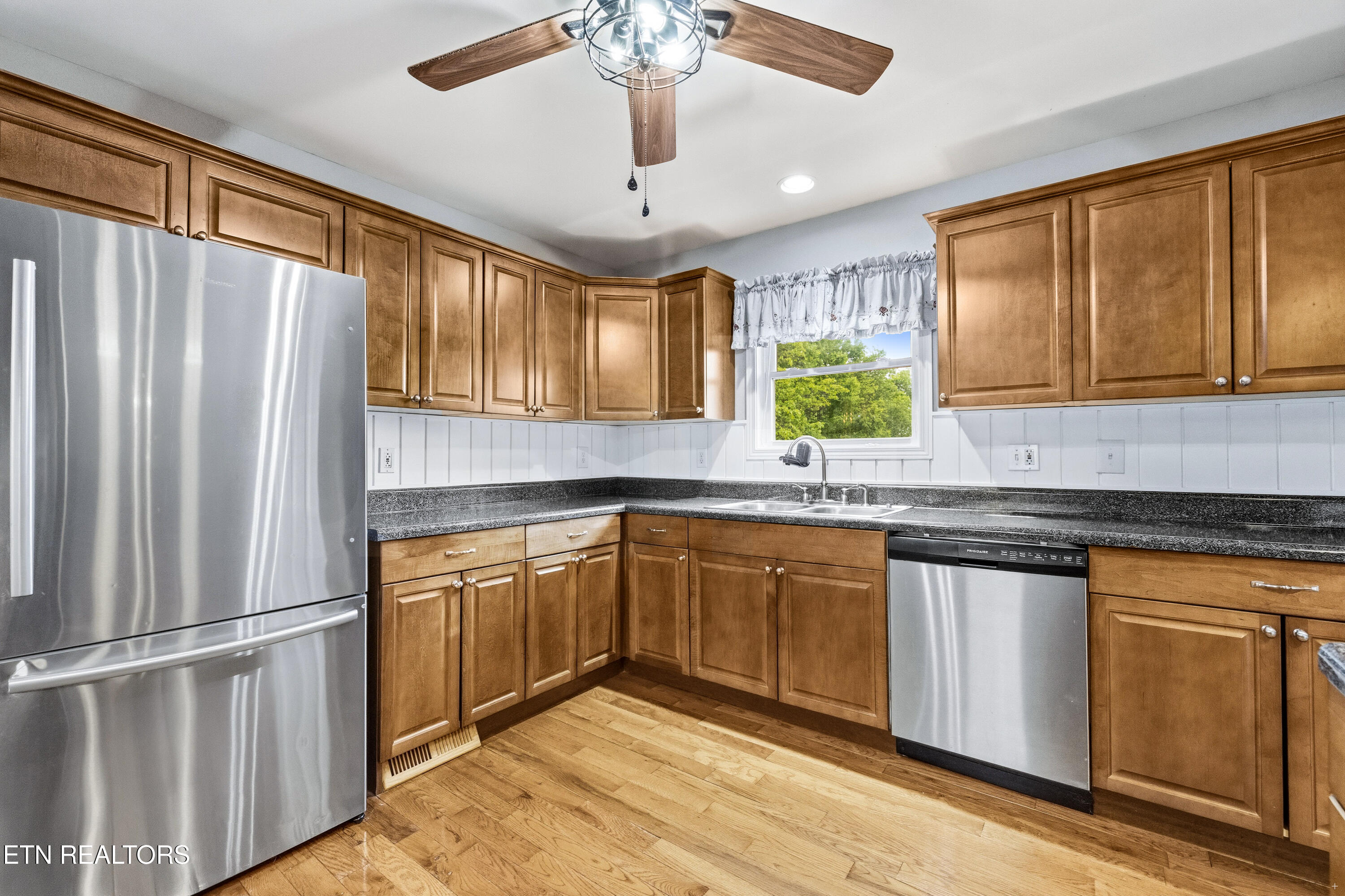 212 Poppy Hill Lane Lafollette TN 37766