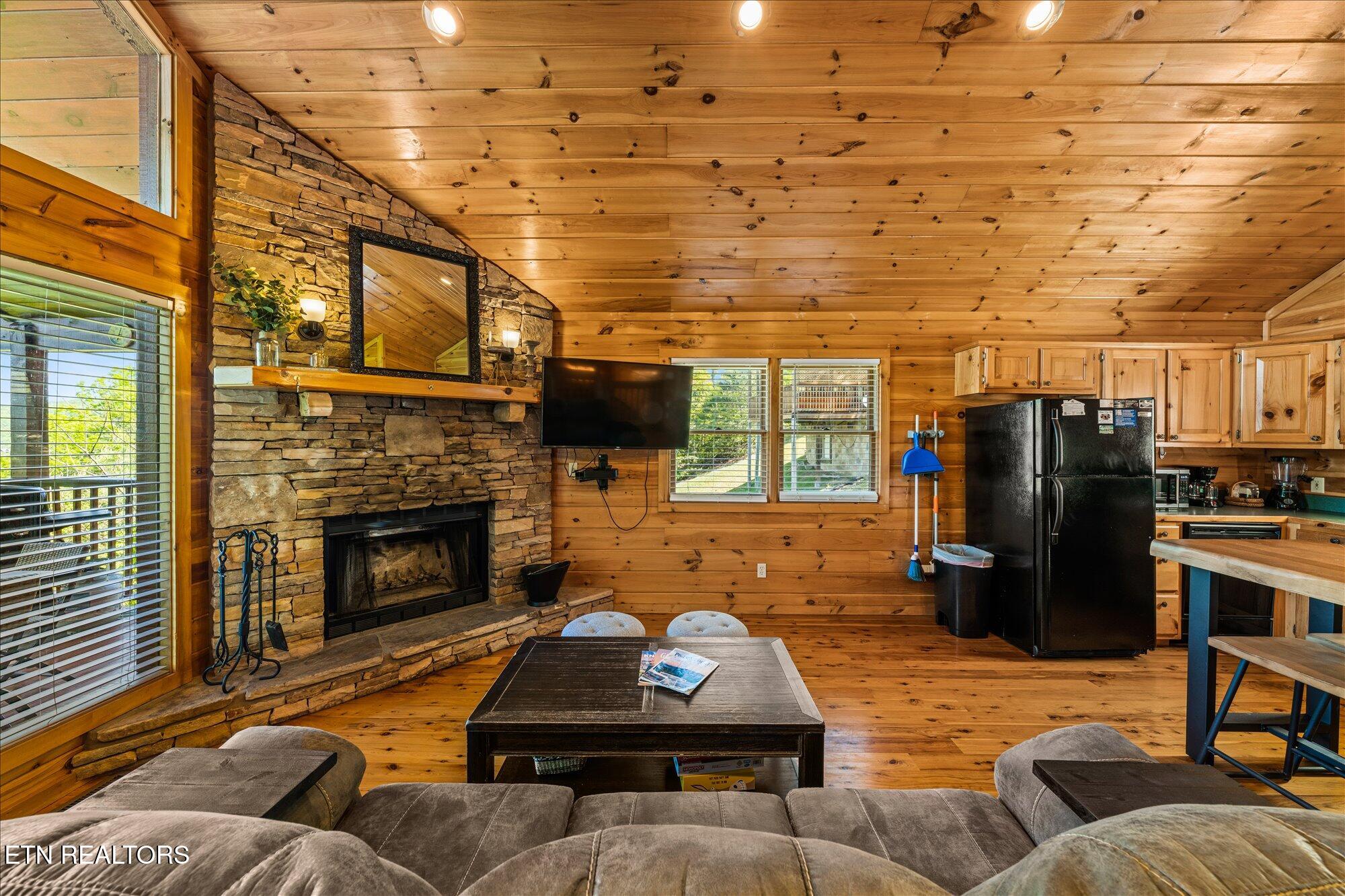 2545 Raccoon Hollow Way Sevierville TN 37862