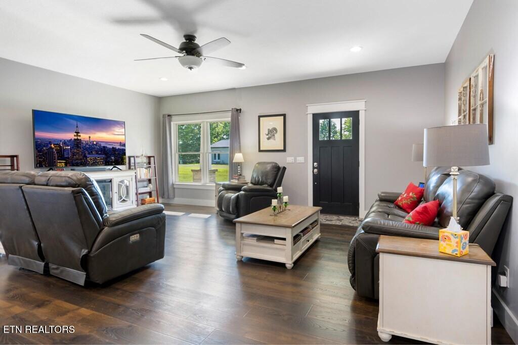 171 Lakeview Circle Byrdstown TN 38549