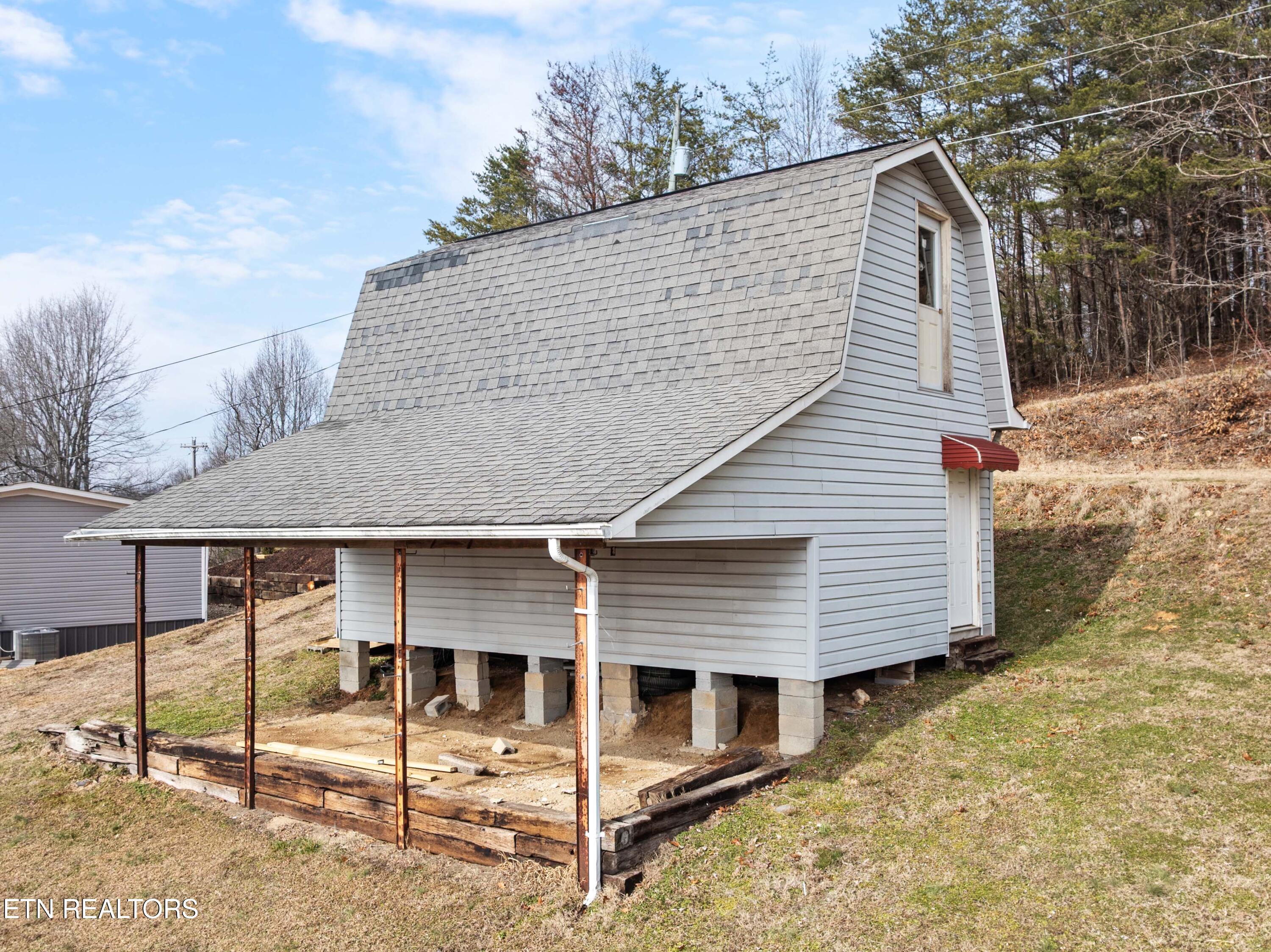 1327 Pinecrest Road Jacksboro TN 37757