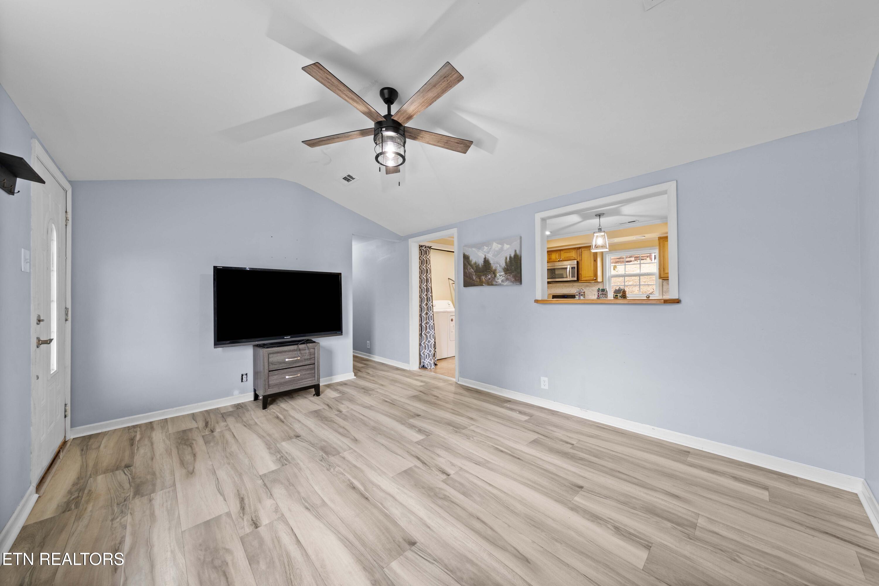 1327 Pinecrest Road Jacksboro TN 37757