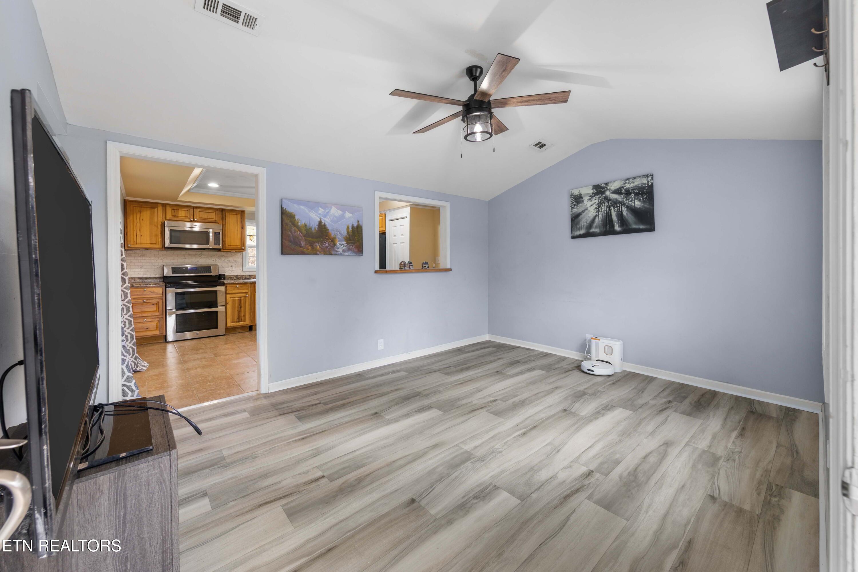 1327 Pinecrest Road Jacksboro TN 37757