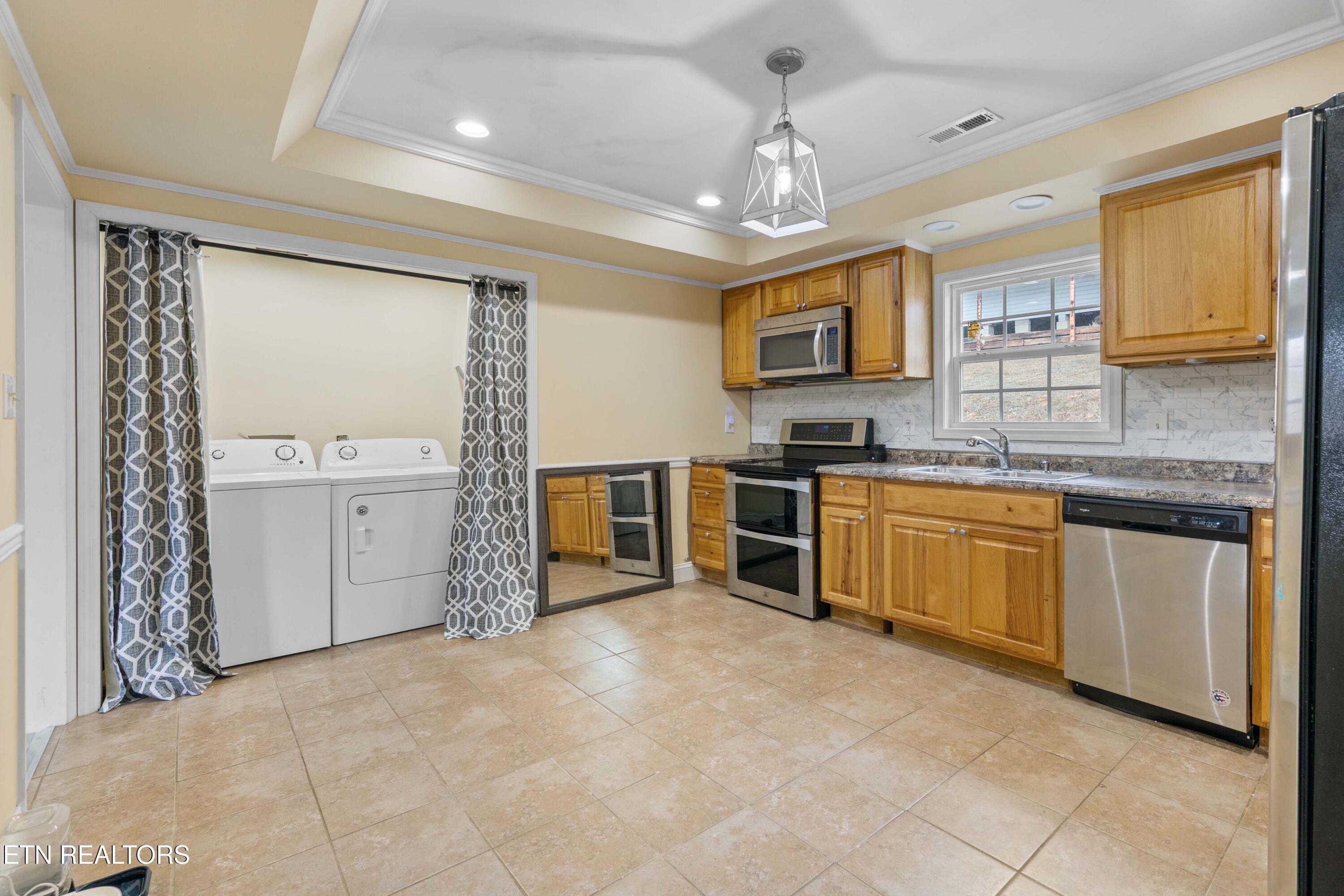 1327 Pinecrest Road Jacksboro TN 37757