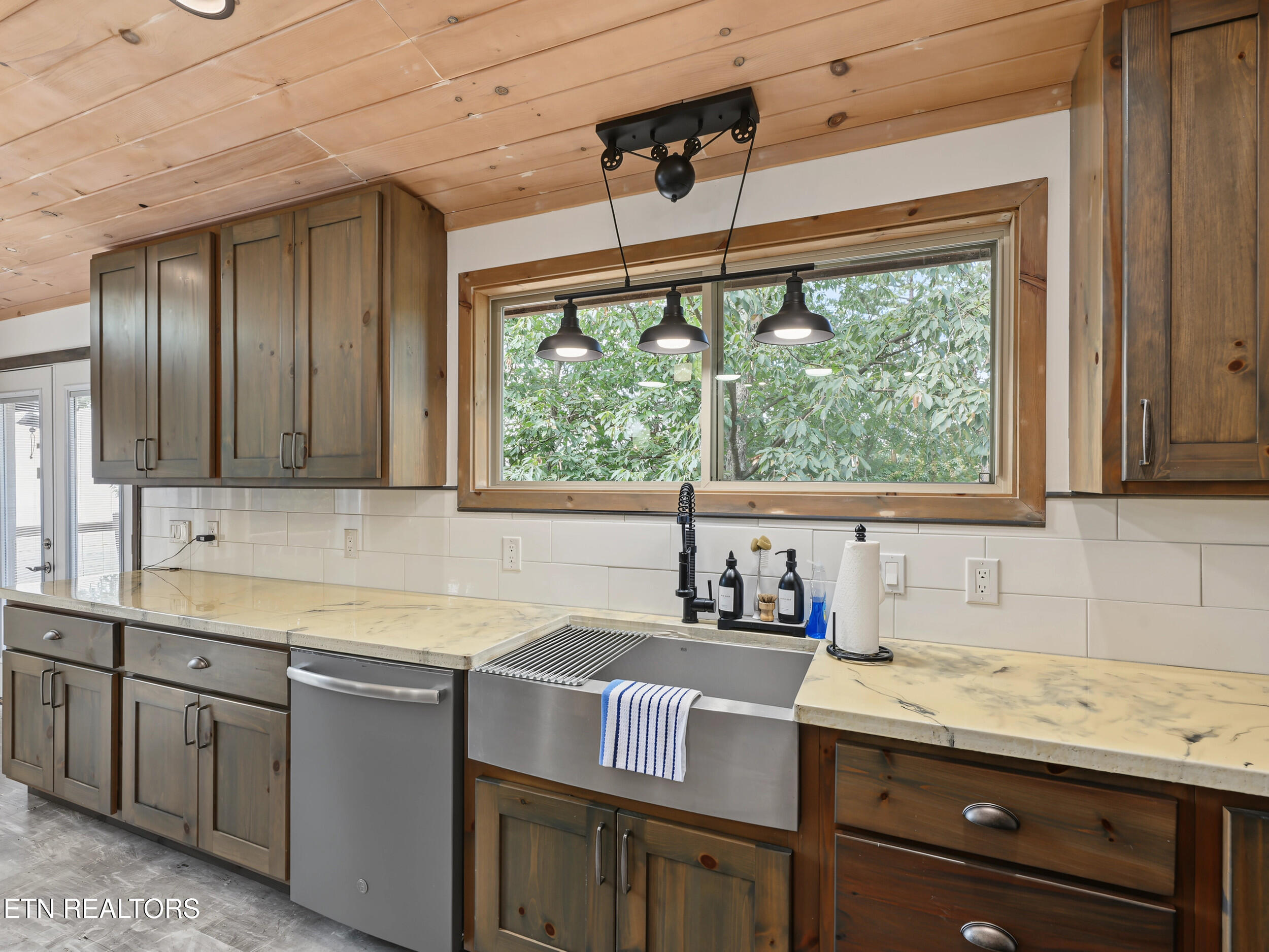 1001 Old Laurel Lane Sevierville TN 37876