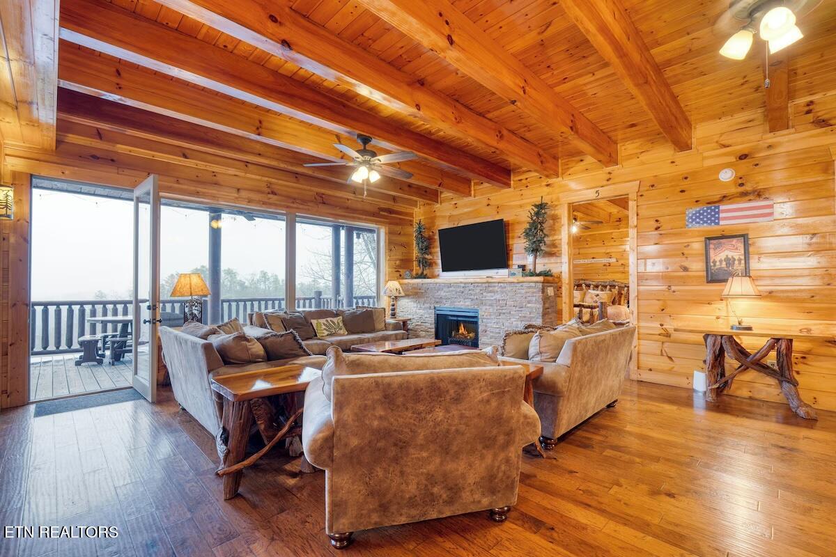 1960 Blackthorn Trail Sevierville TN 37876