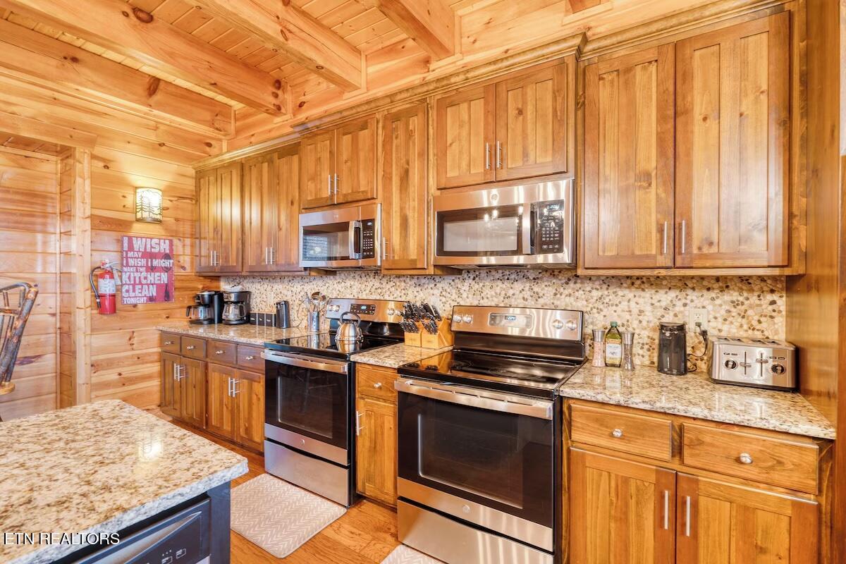 1960 Blackthorn Trail Sevierville TN 37876