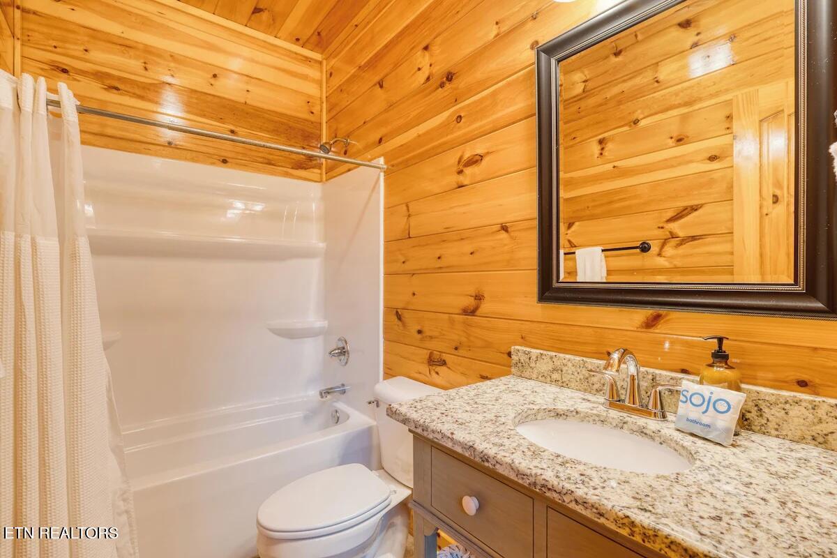 1960 Blackthorn Trail Sevierville TN 37876