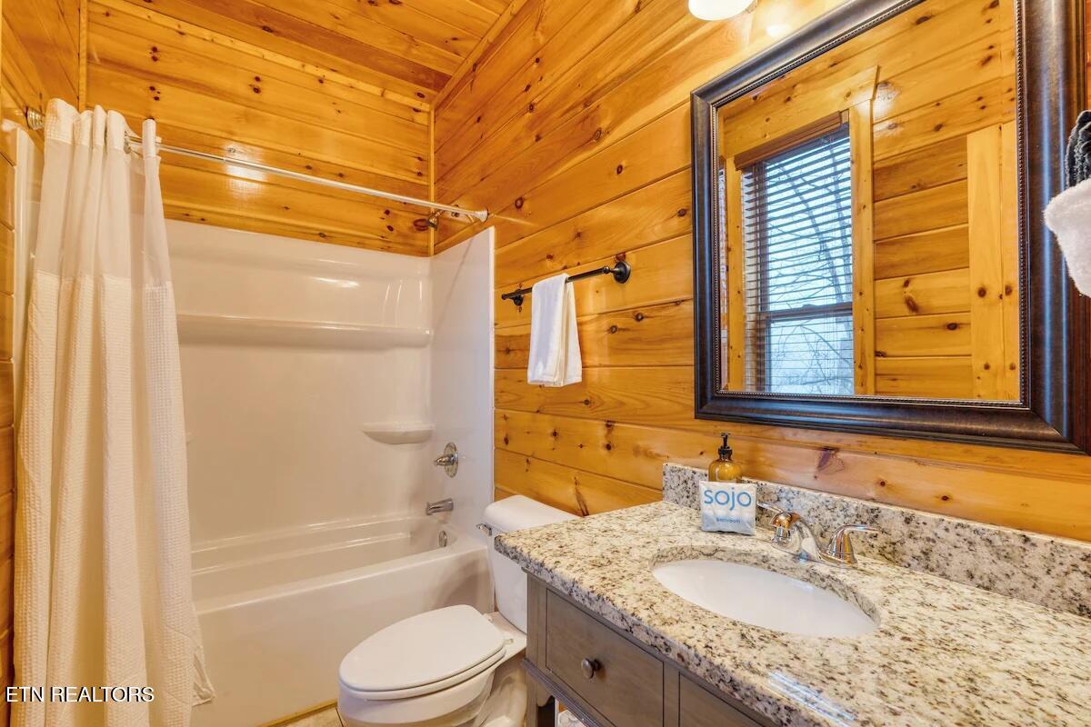 1960 Blackthorn Trail Sevierville TN 37876
