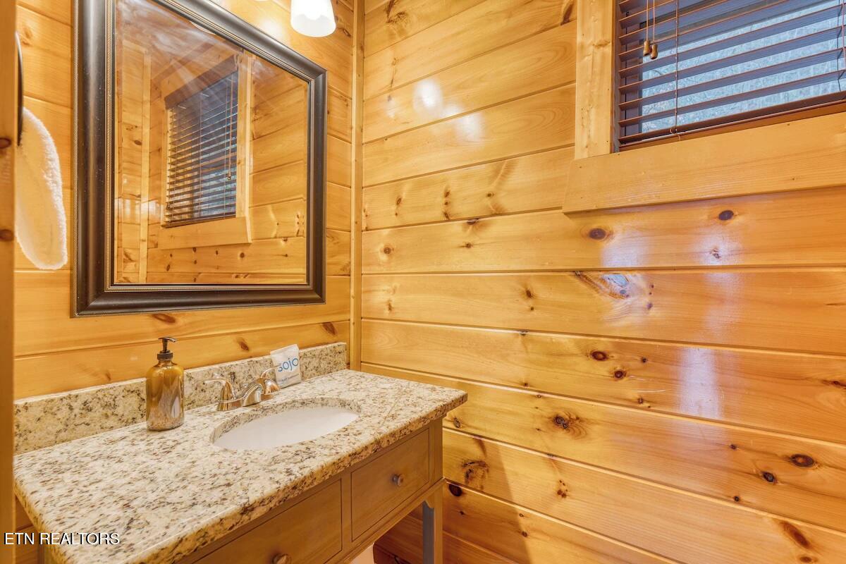 1960 Blackthorn Trail Sevierville TN 37876