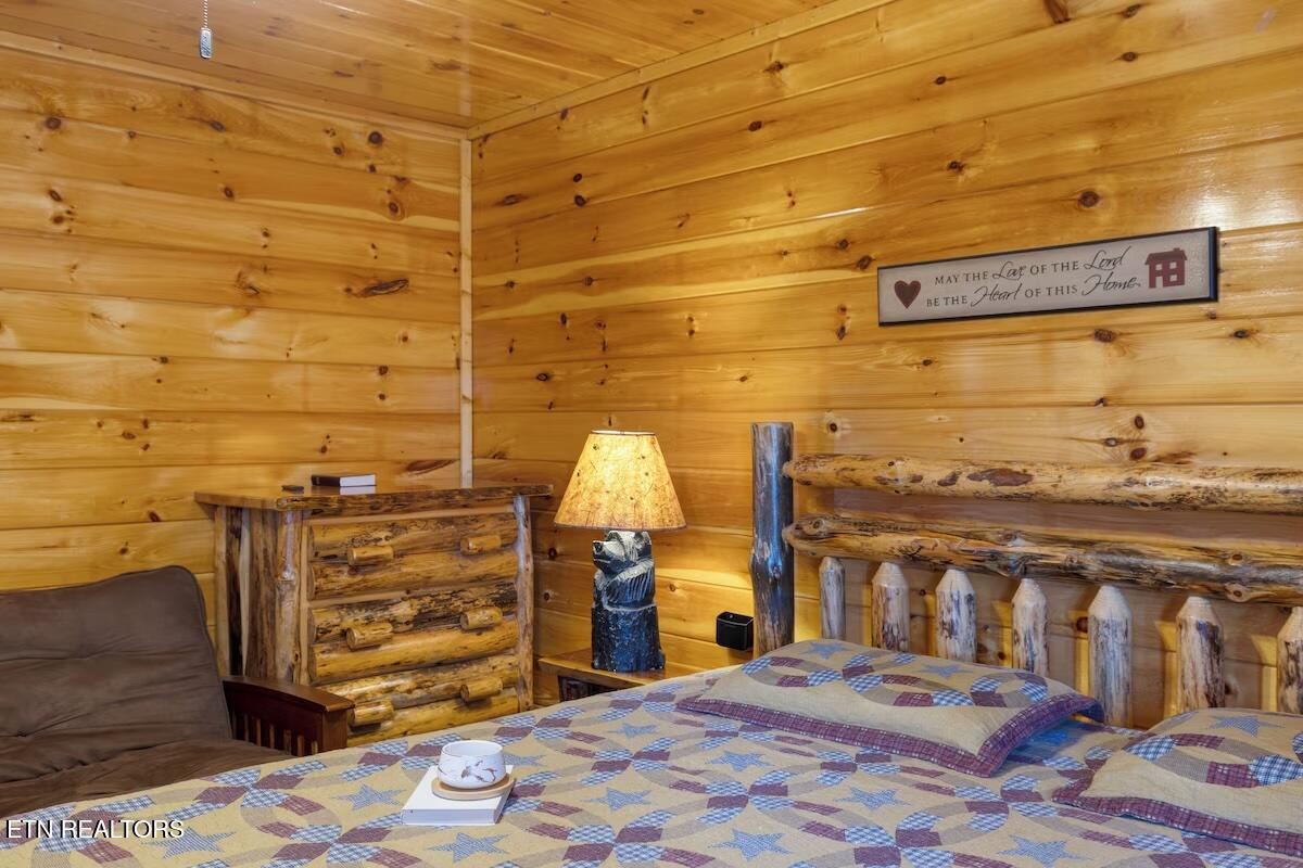 1960 Blackthorn Trail Sevierville TN 37876