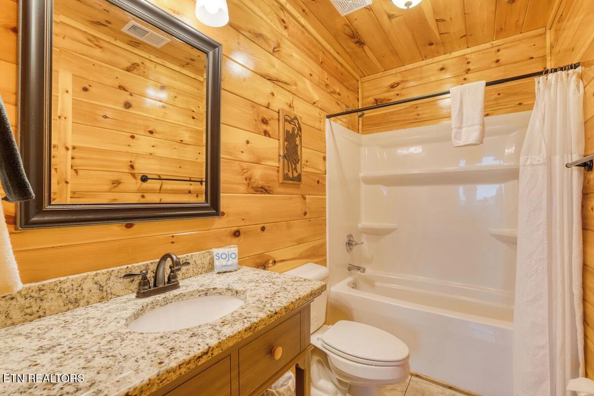 1960 Blackthorn Trail Sevierville TN 37876
