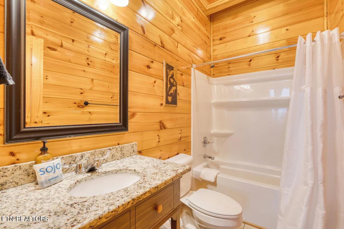 1960 Blackthorn Trail Sevierville TN 37876