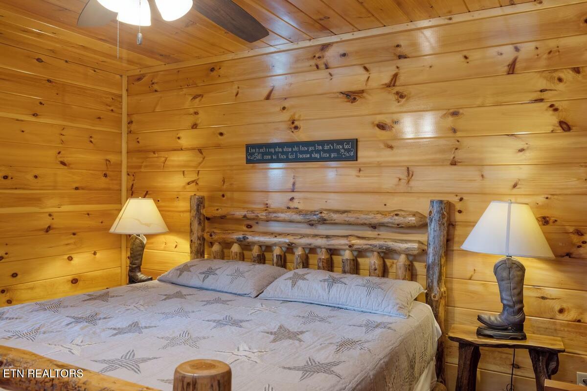1960 Blackthorn Trail Sevierville TN 37876