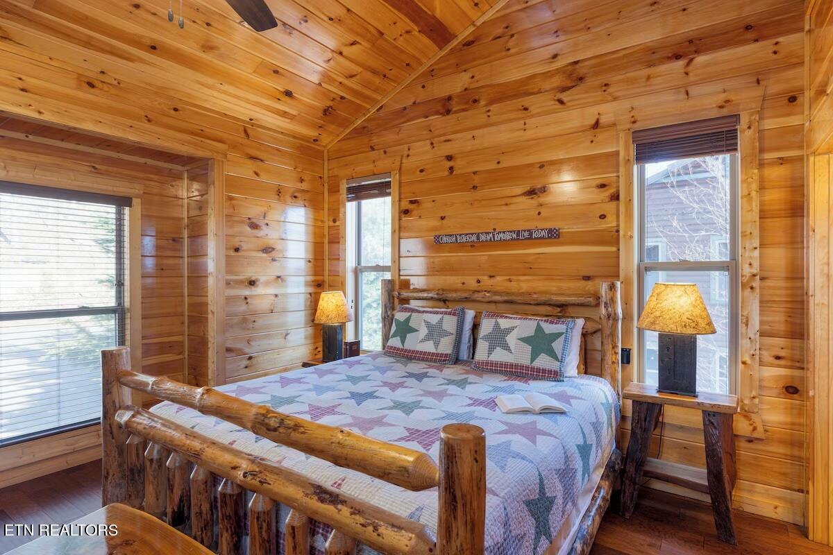 1960 Blackthorn Trail Sevierville TN 37876