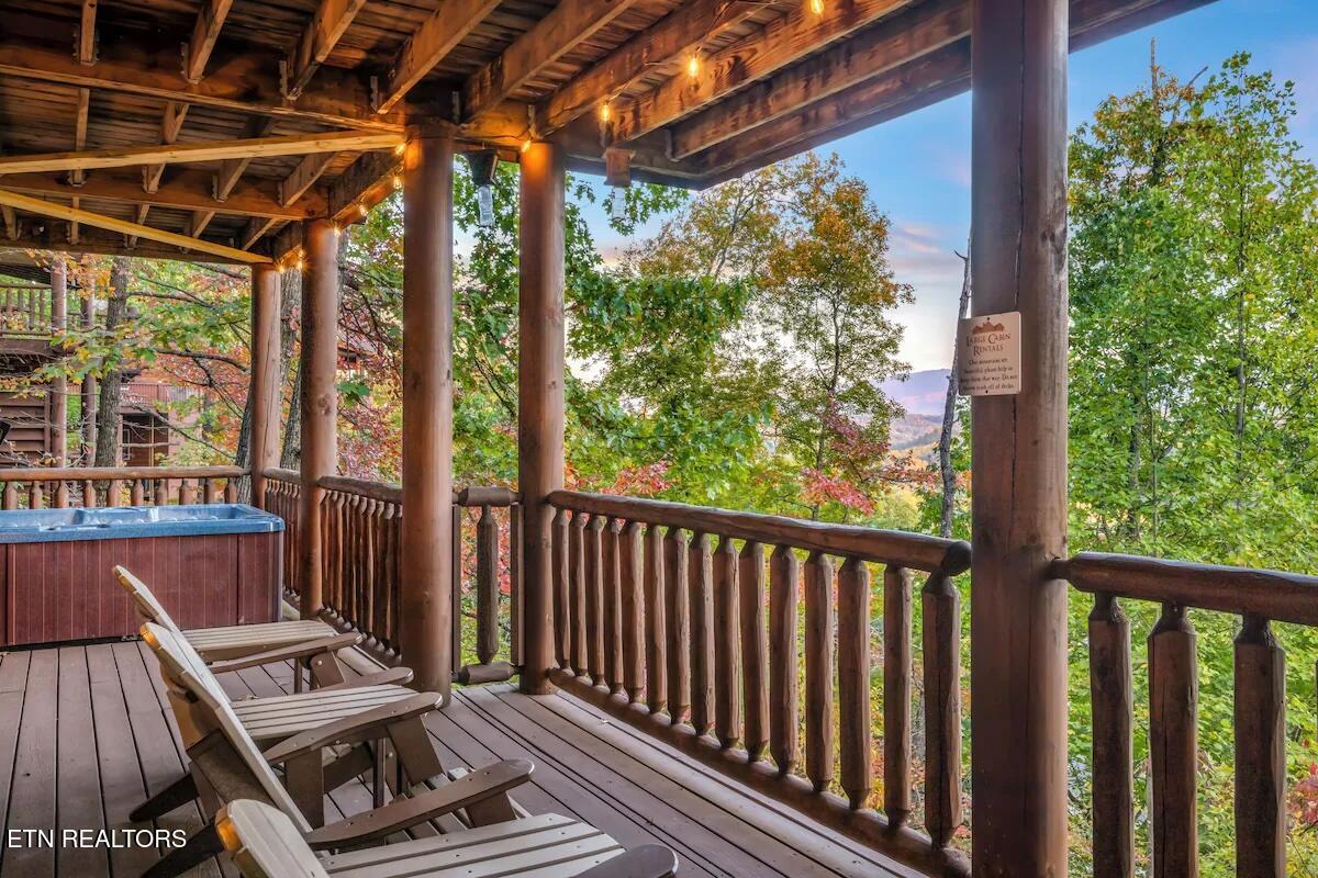 1960 Blackthorn Trail Sevierville TN 37876