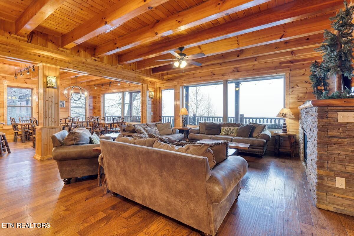 1960 Blackthorn Trail Sevierville TN 37876