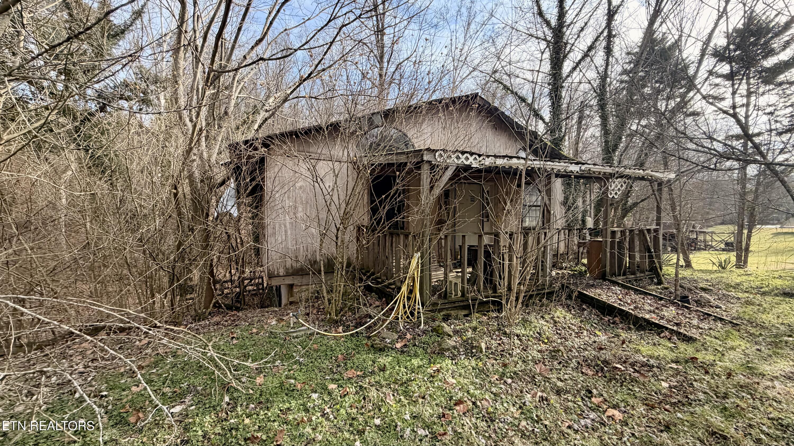 1747 E Old Topside Road Louisville TN 37777