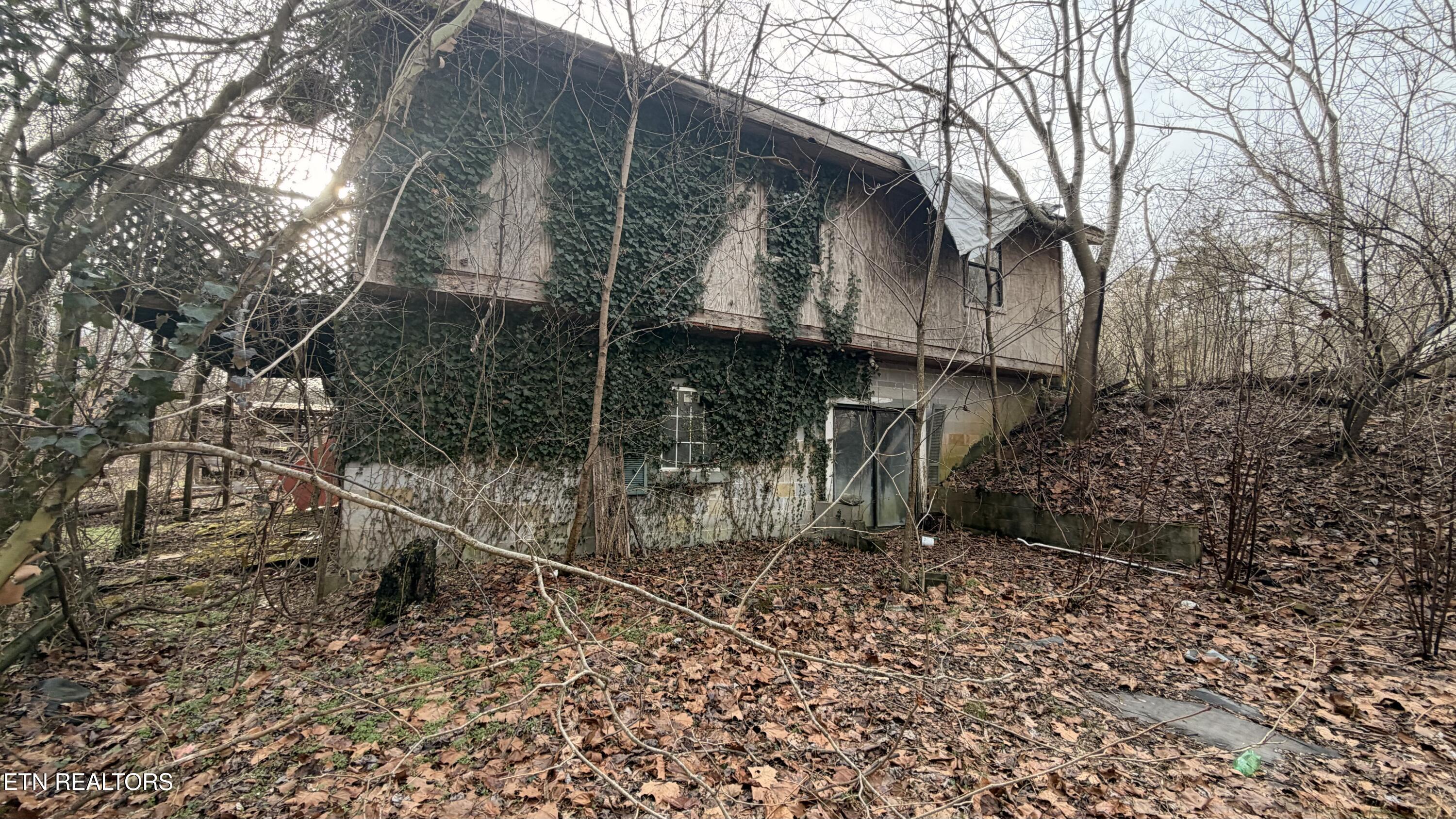 1747 E Old Topside Road Louisville TN 37777