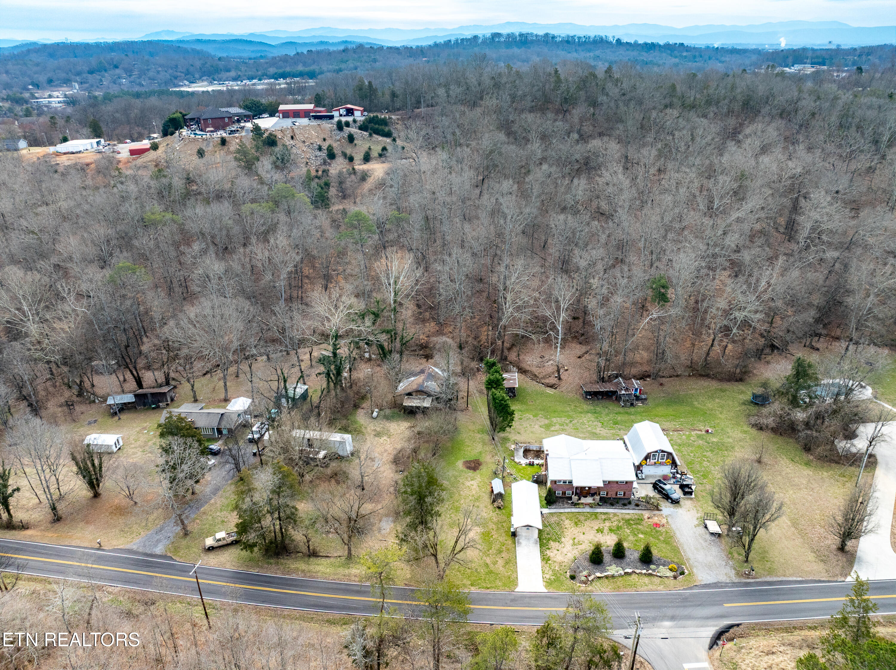 1747 E Old Topside Road Louisville TN 37777