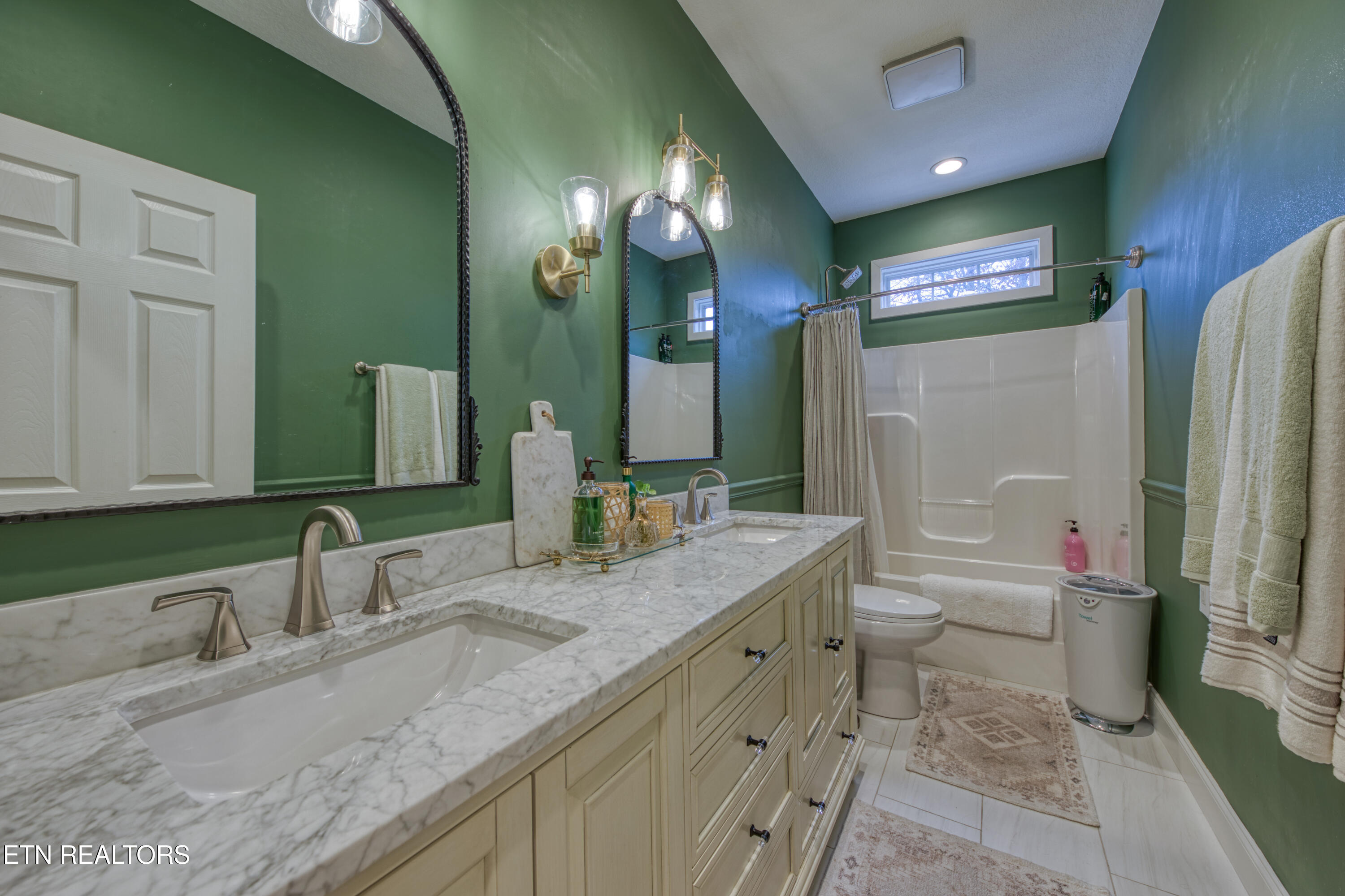 563 Yellowstone Lane Lenoir City TN 37771