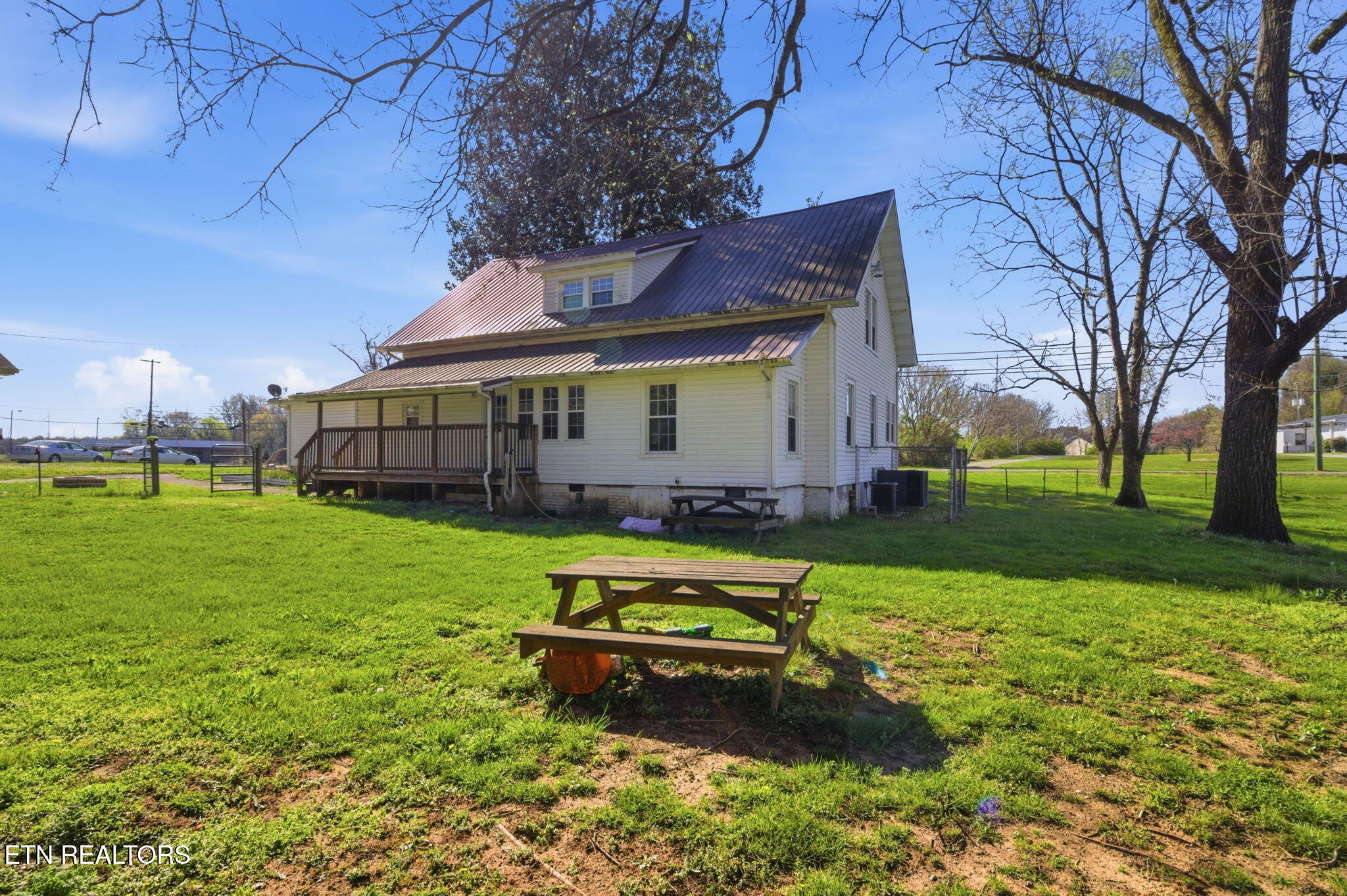9427 Mascot Road Mascot TN 37806