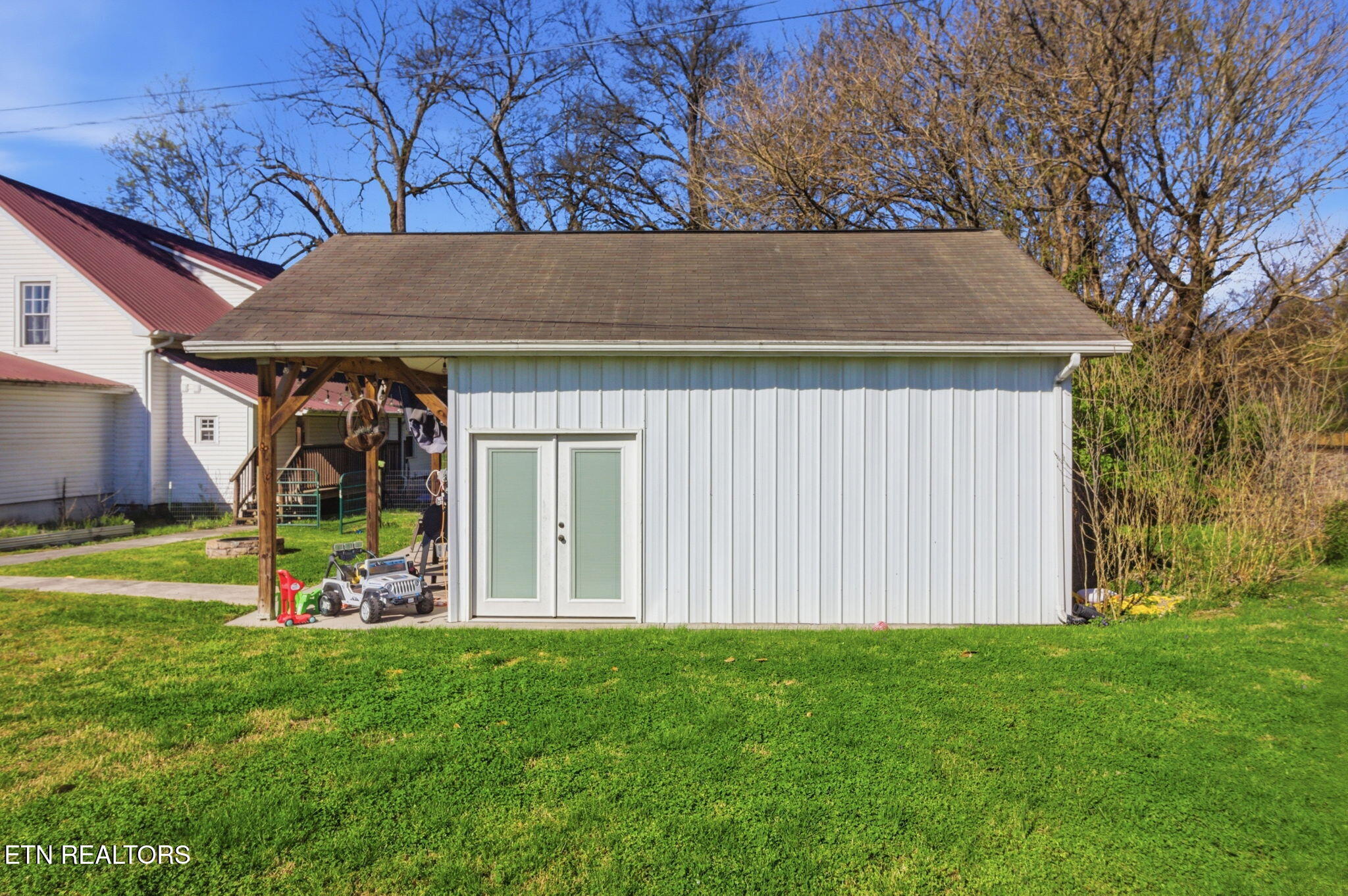 9427 Mascot Road Mascot TN 37806