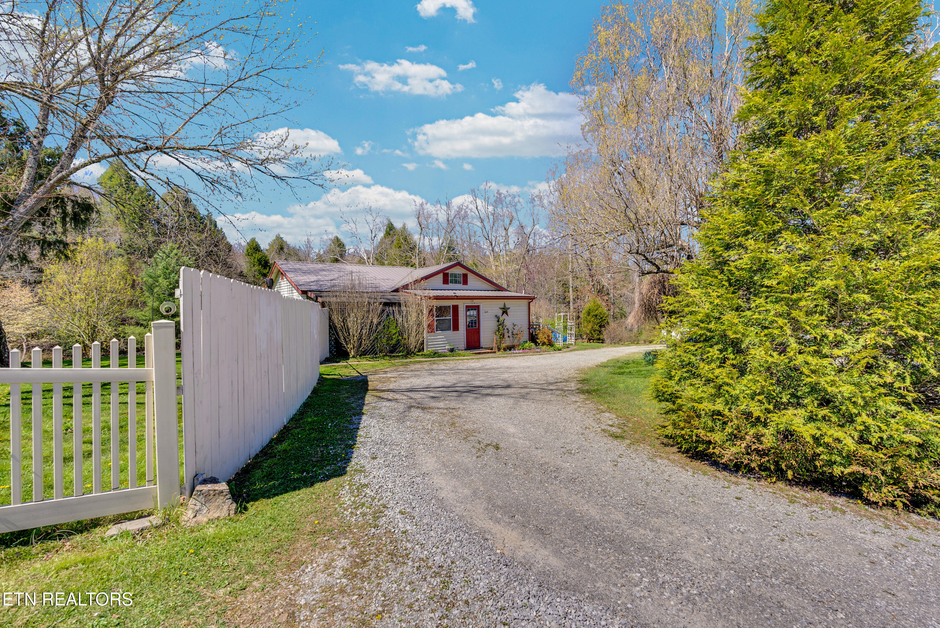 105 Dripping Springs Road Monterey TN 38574
