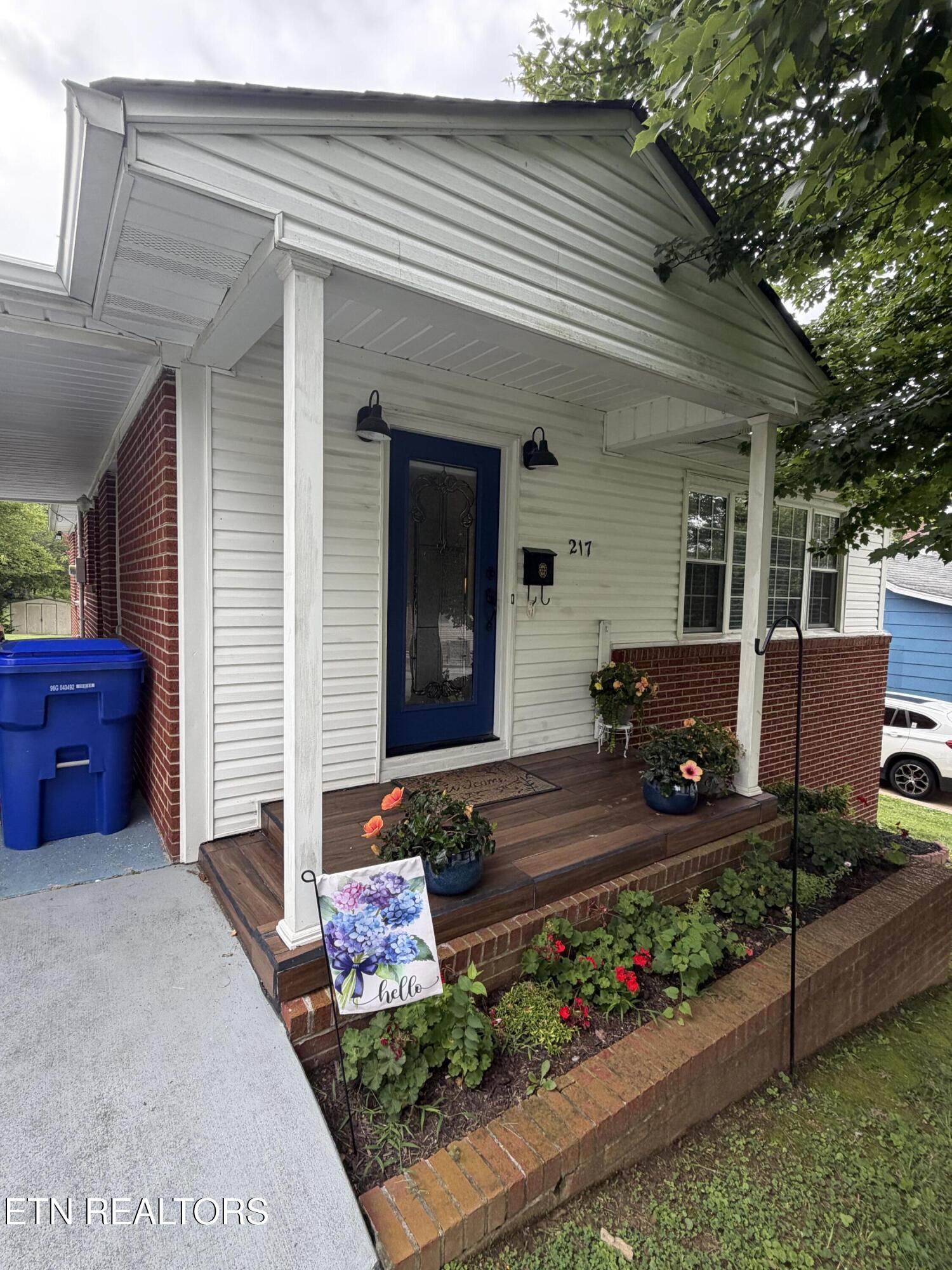 217 W Hicks Street Clinton TN 37716