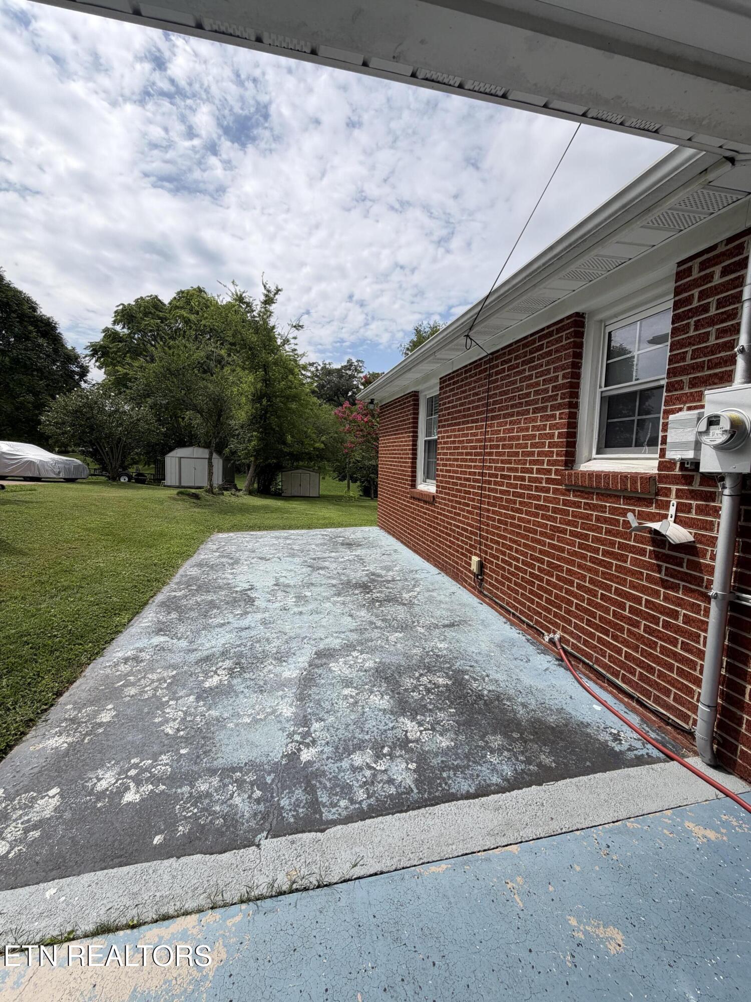 217 W Hicks Street Clinton TN 37716