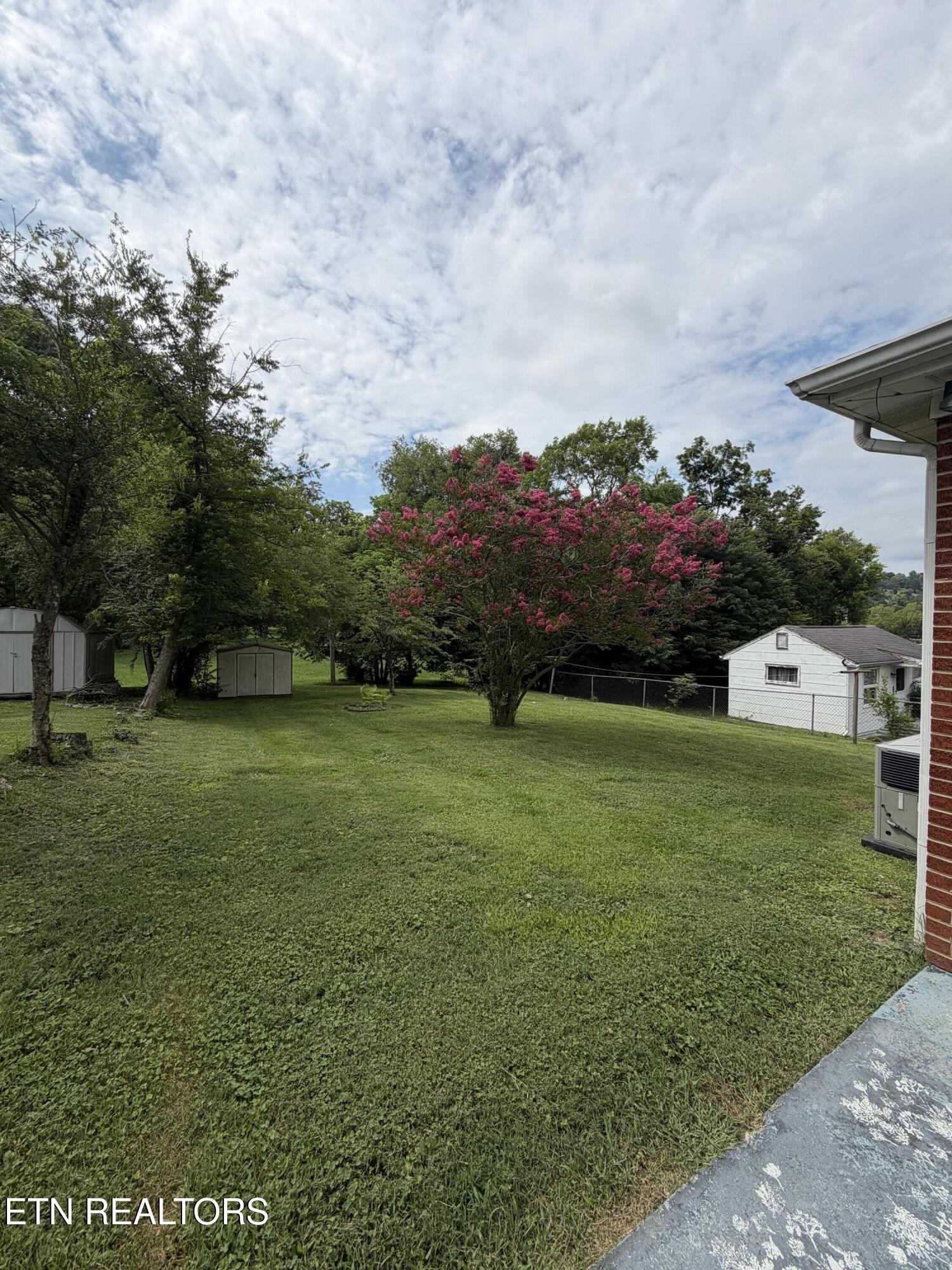 217 W Hicks Street Clinton TN 37716