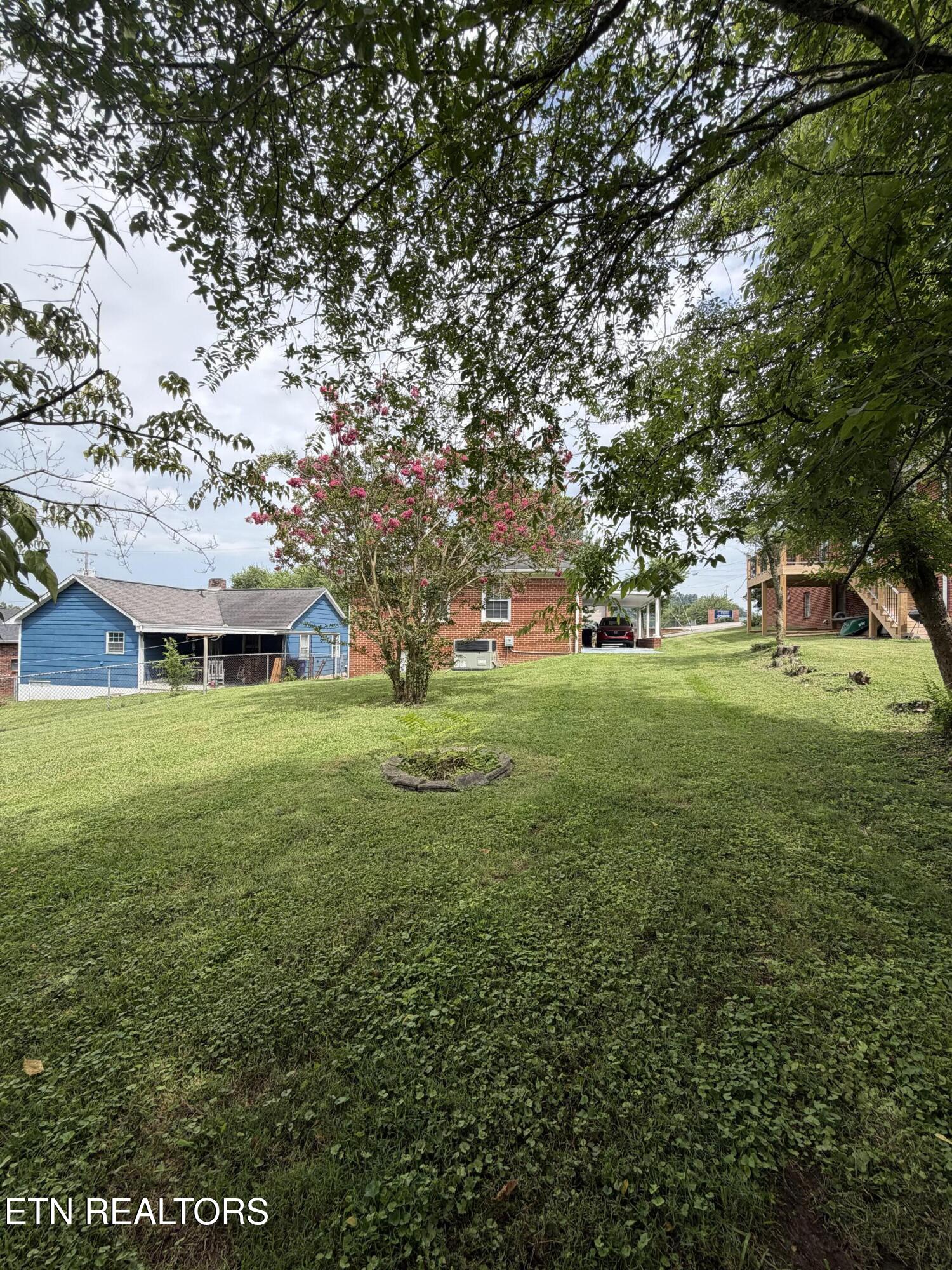 217 W Hicks Street Clinton TN 37716