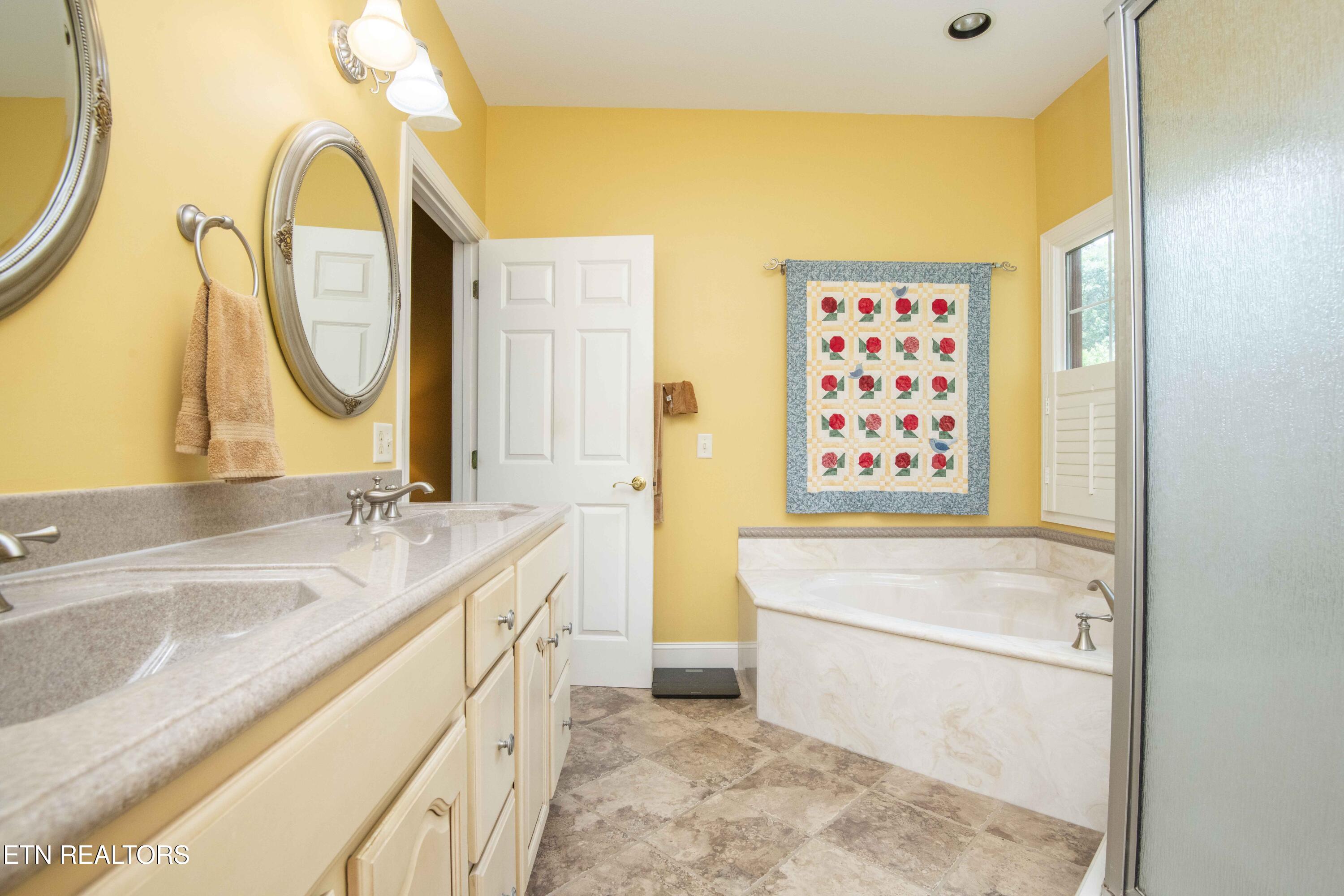 308 Tahlequah Drive Loudon TN 37774