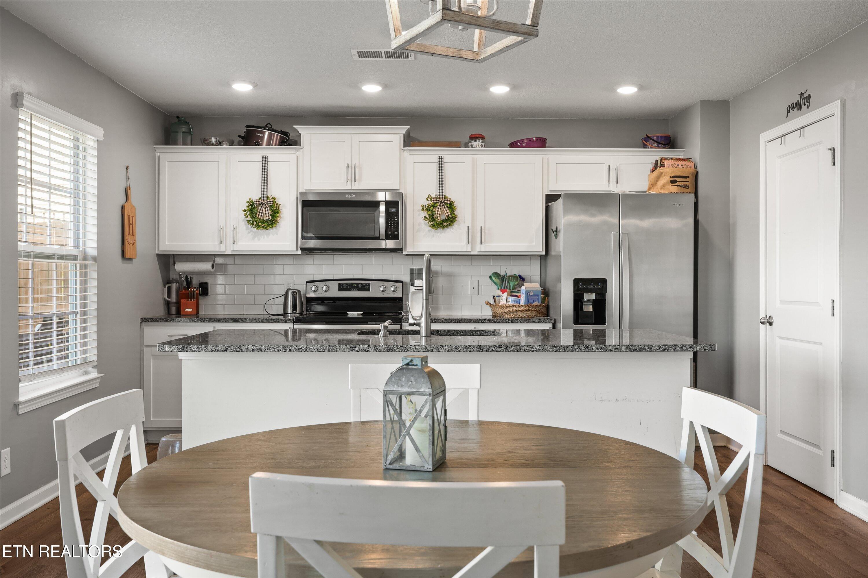 9556 Joy Denise Lane Heiskell TN 37754