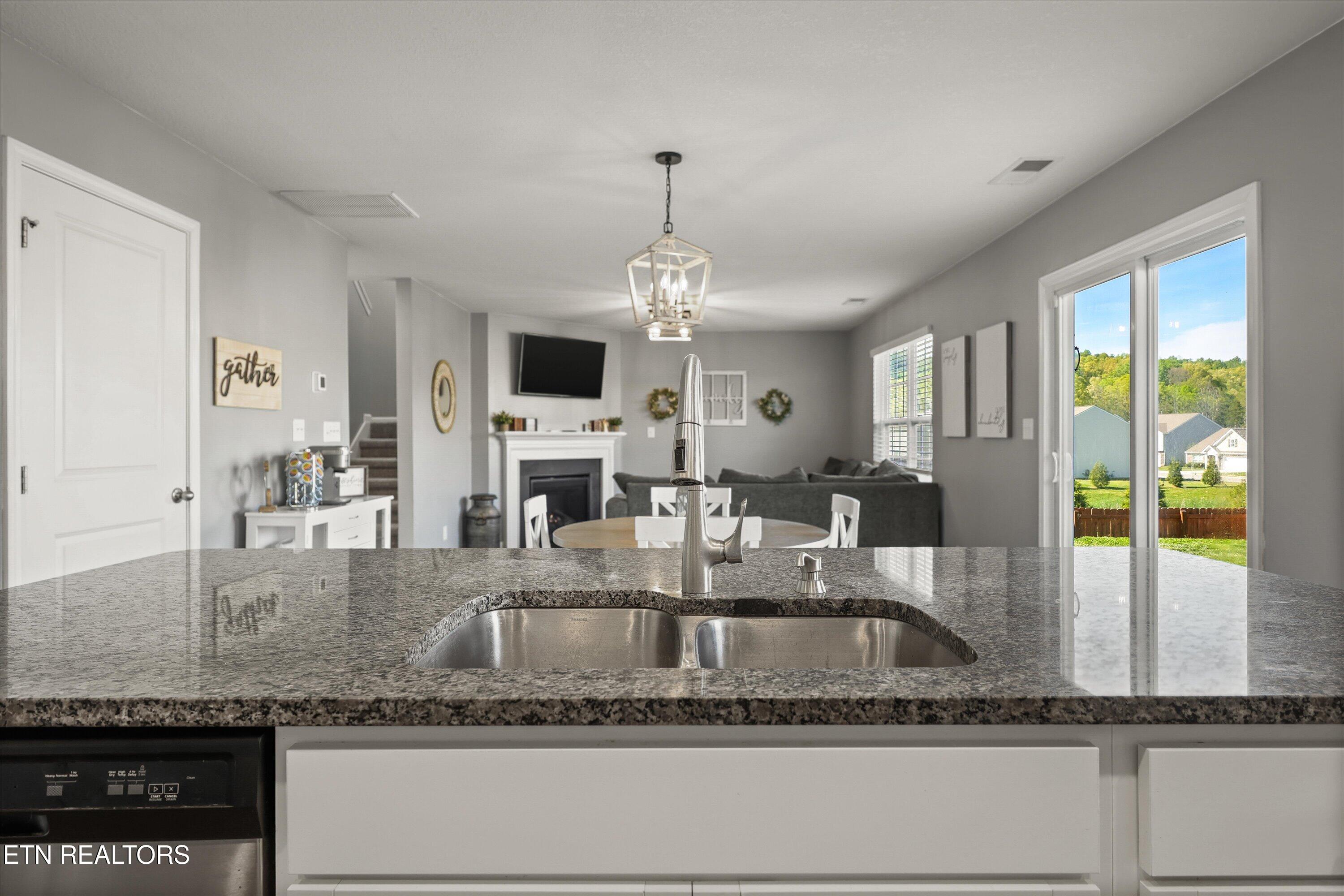 9556 Joy Denise Lane Heiskell TN 37754