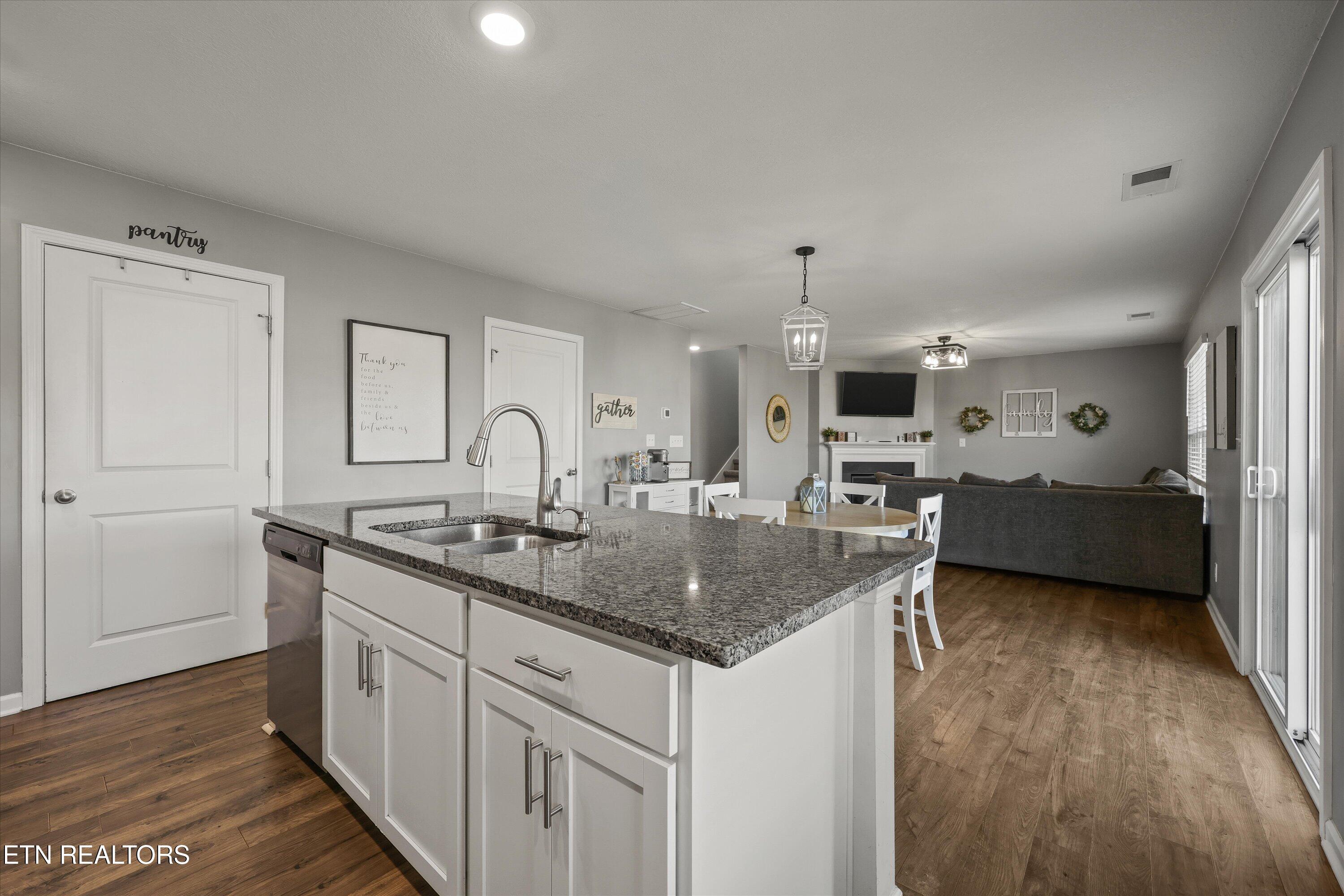 9556 Joy Denise Lane Heiskell TN 37754