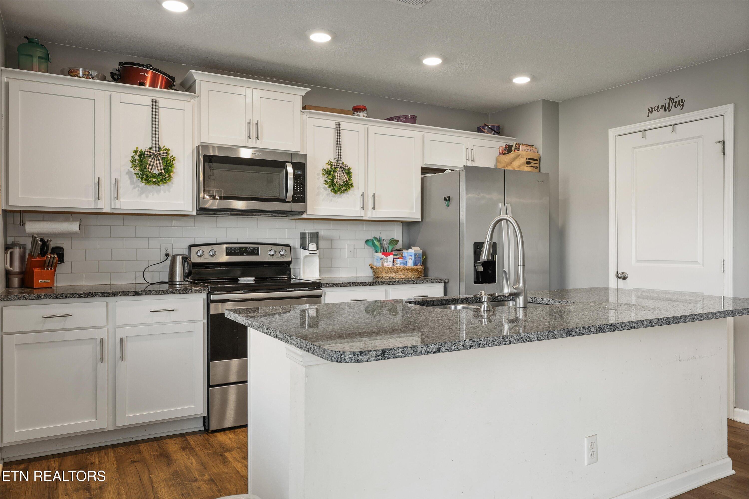 9556 Joy Denise Lane Heiskell TN 37754